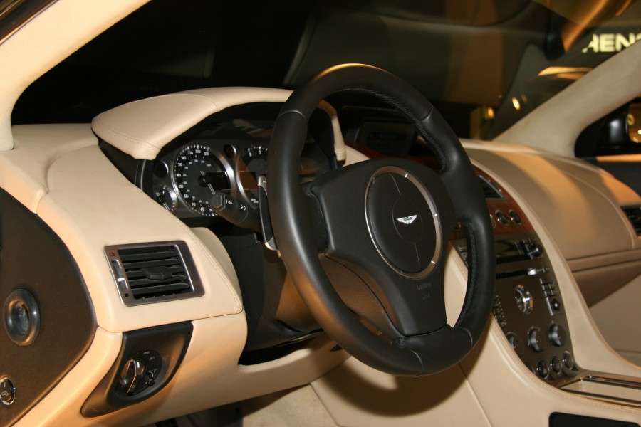 Aston Martin int