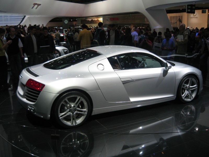 Audi R8 back