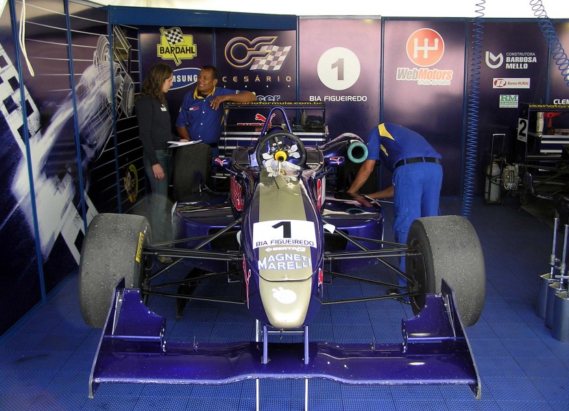 Bia Figueiredo and her F3 car