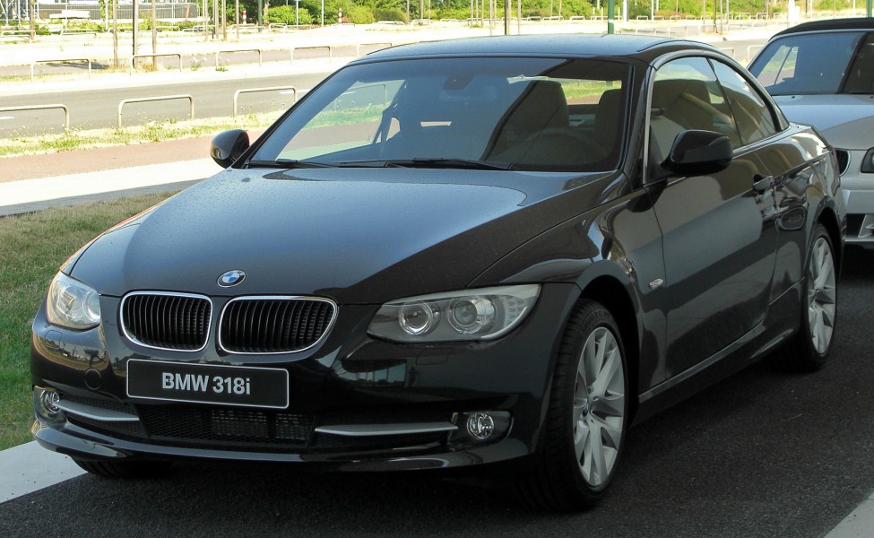 BMW 318i Cabriolet (E93) Facelift front 20100718