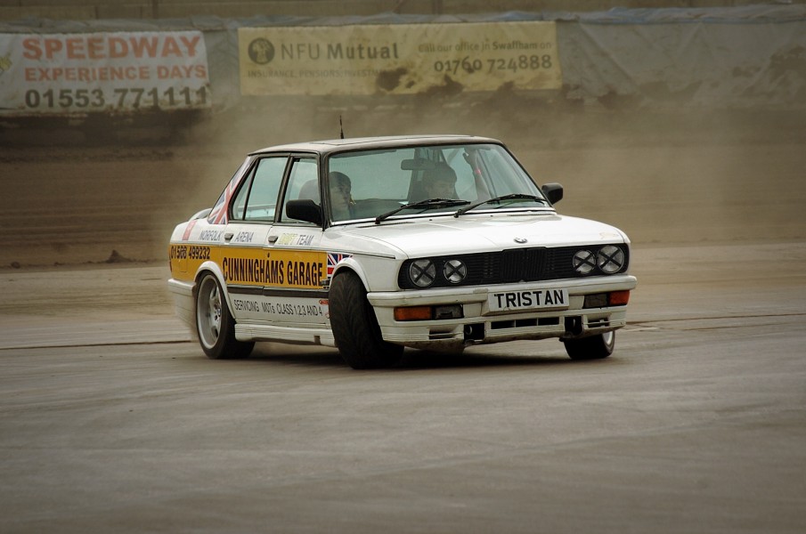 BMW E28 drifting (Tristan)