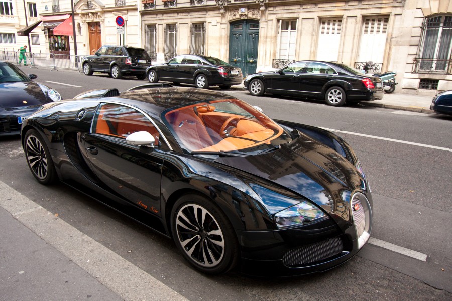 Bugatti Veyron sang noir