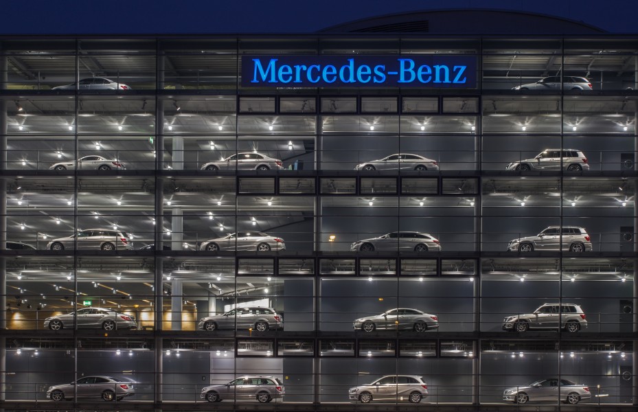 Concesionario de Mercedes-Benz, Múnich, Alemania, 2013-03-30, DD 22