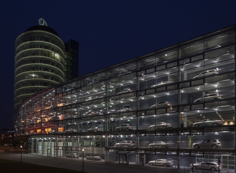 Concesionario de Mercedes-Benz, Múnich, Alemania, 2013-03-30, DD 27