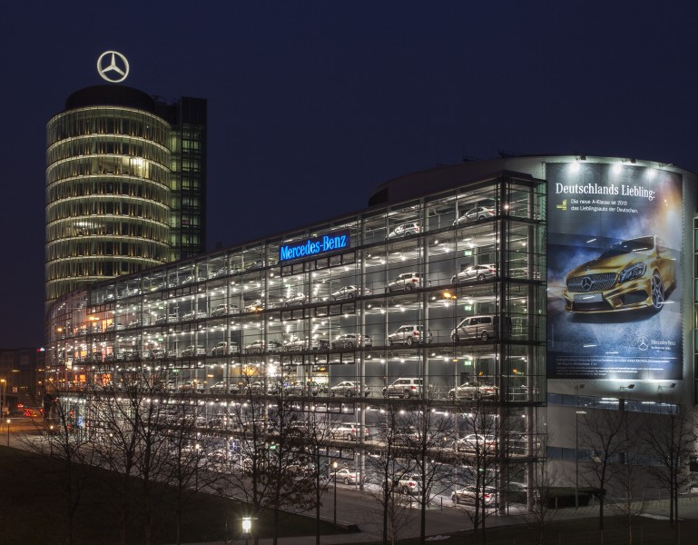 Concesionario de Mercedes-Benz, Múnich, Alemania, 2013-03-30, DD 28