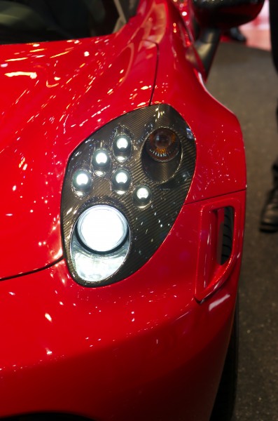 Geneva MotorShow 2013 - Alfa-Romeo 4C red front light