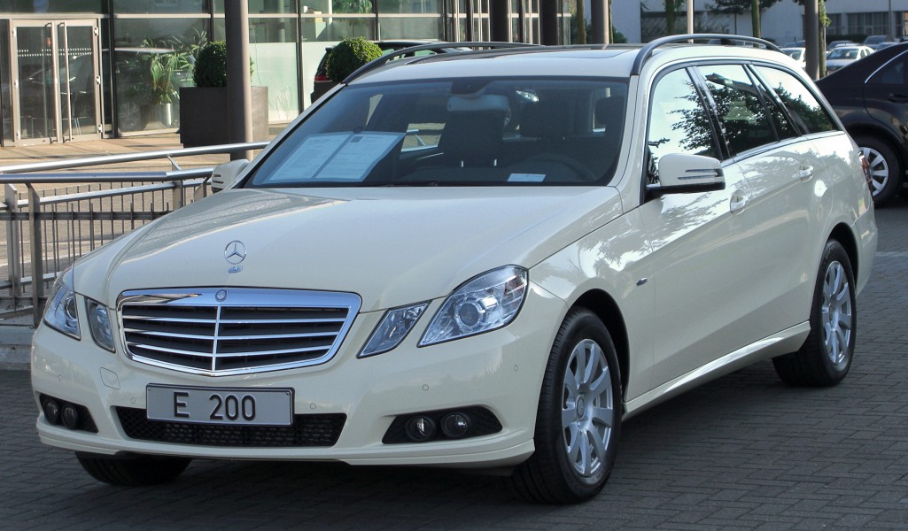 Mercedes E 200 CDI BlueEFFICIENCY T-Modell „Das Taxi“ (S212) front 20100821