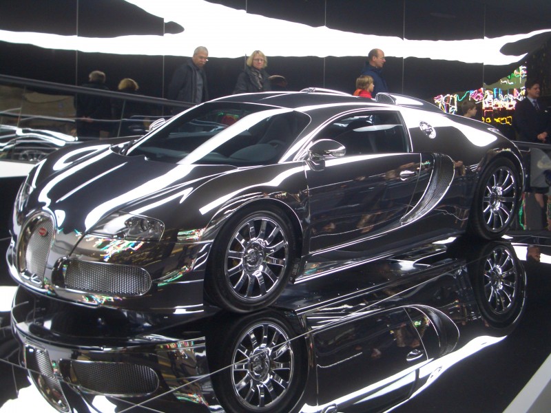 Mirror finish Bugatti Veyron
