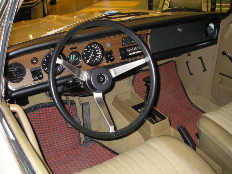 Opel Commodore interior