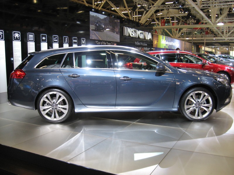 Opel Insignia-SW Side-view
