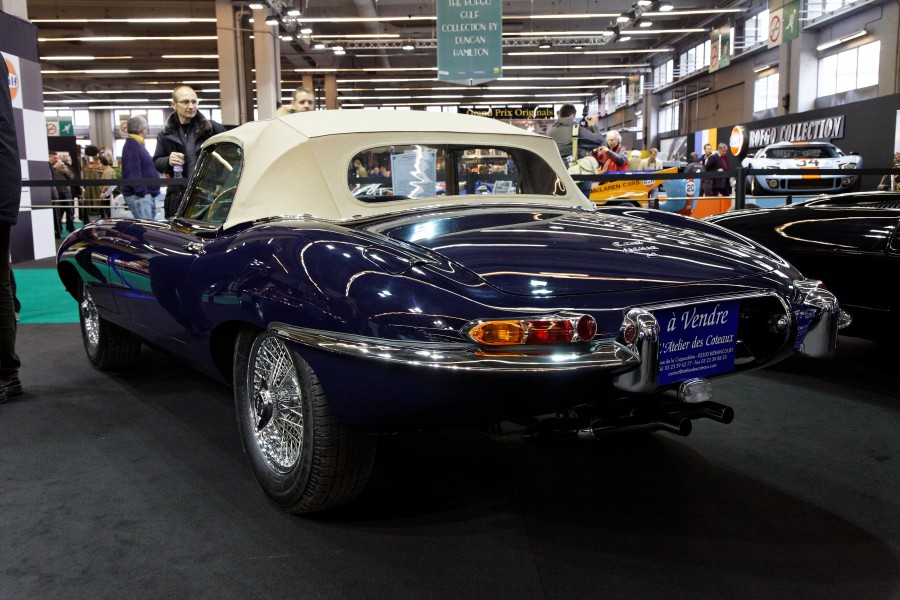 Rétromobile 2011 - Jaguar type E série 1 4,2 L - 1966 - 005