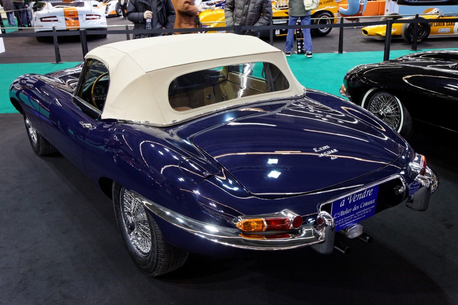 Rétromobile 2011 - Jaguar type E série 1 4,2 L - 1966 - 006