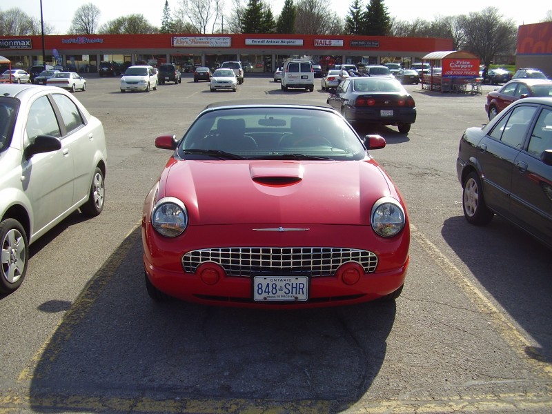 Red.ford.thunderbird.canadian.200x.front.view.eye-level.01