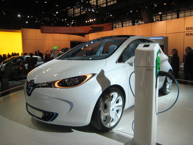 Vehicle plug-in charging station