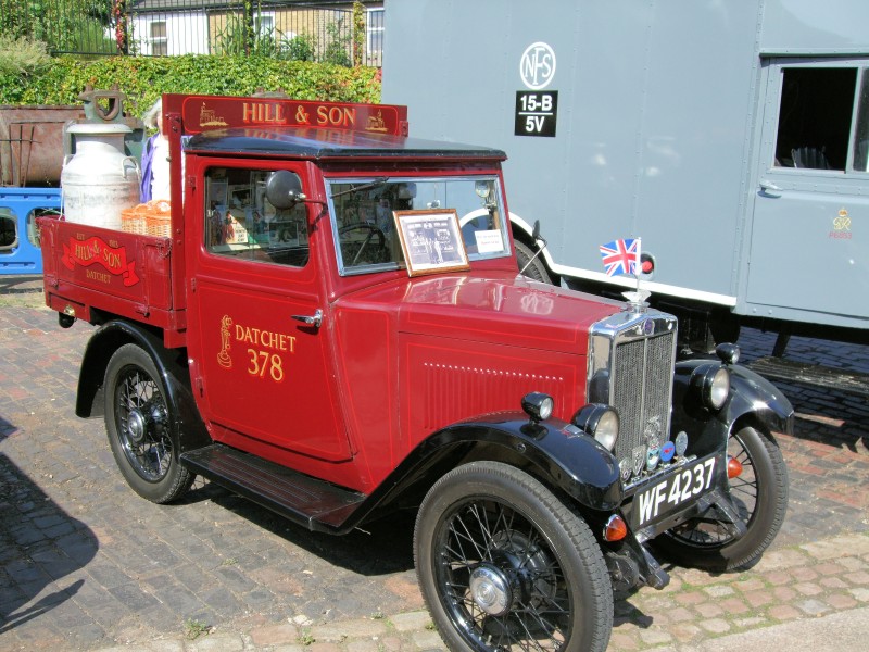 Vintage Morris Minor Flatbed Truck At The Kew Bridge Steam Museum (1)