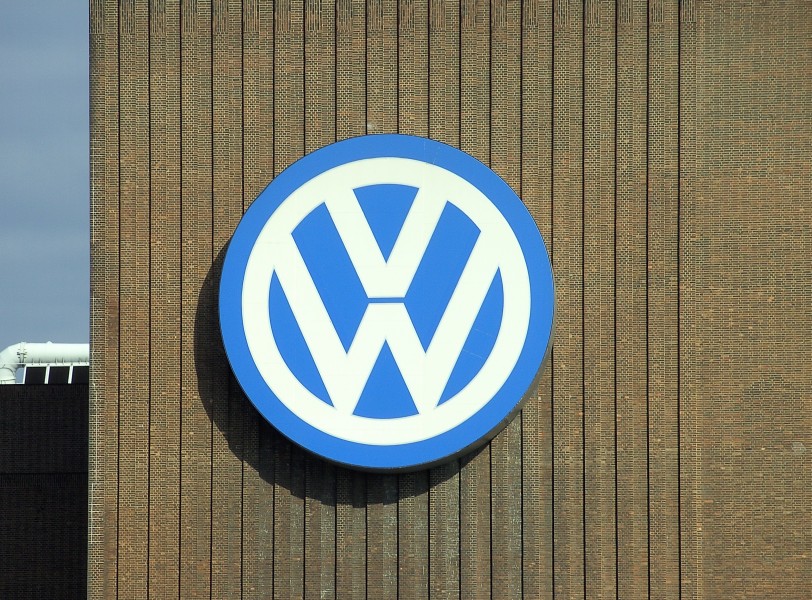 VW Logo am Heizkraftwerk Wolfsburg Nord