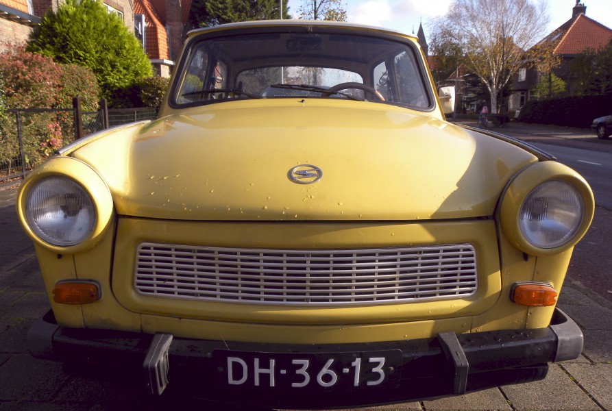 Yellow Trabant 601