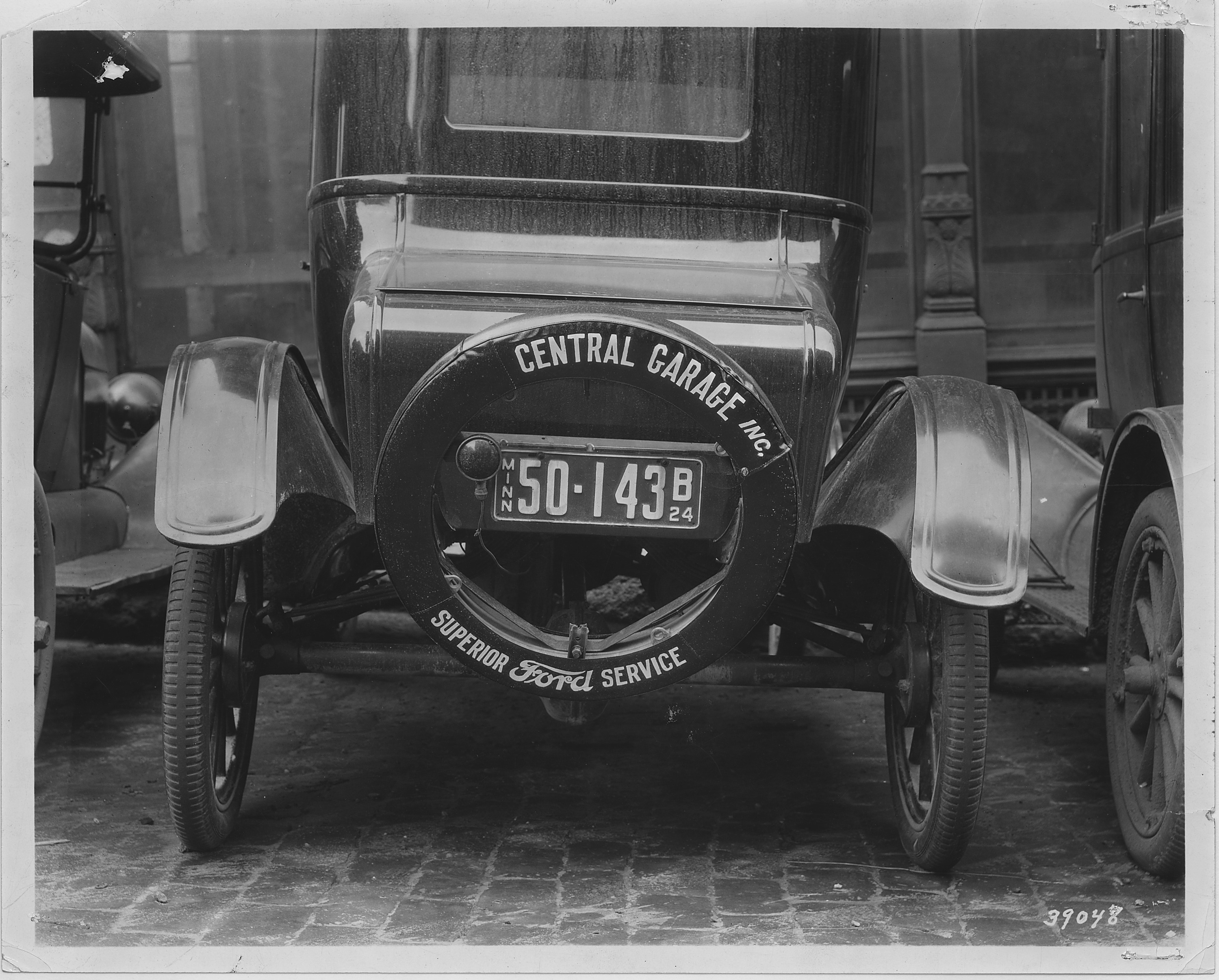 Rear view of cars - NARA - 283736