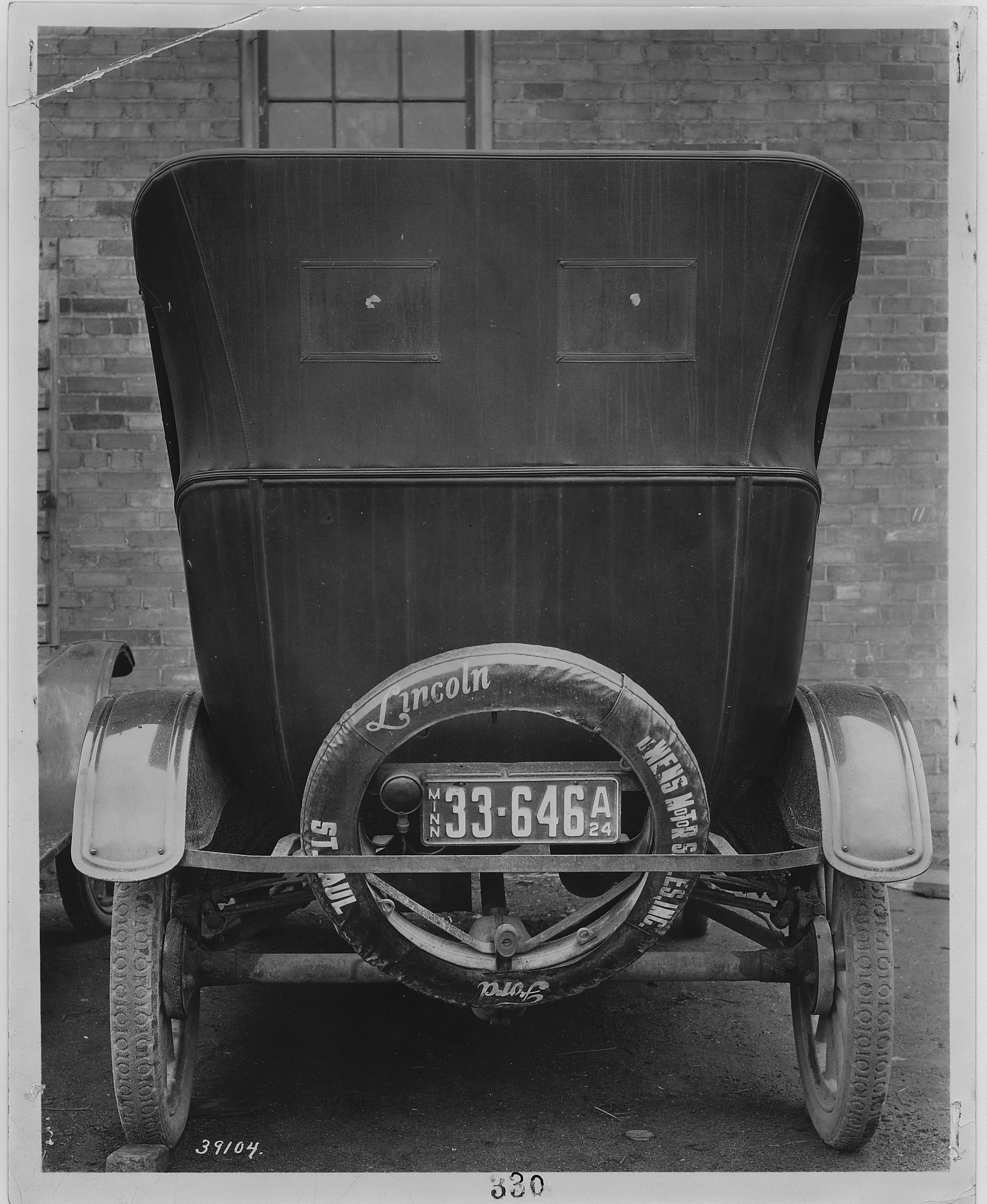 Rear view of cars - NARA - 283737