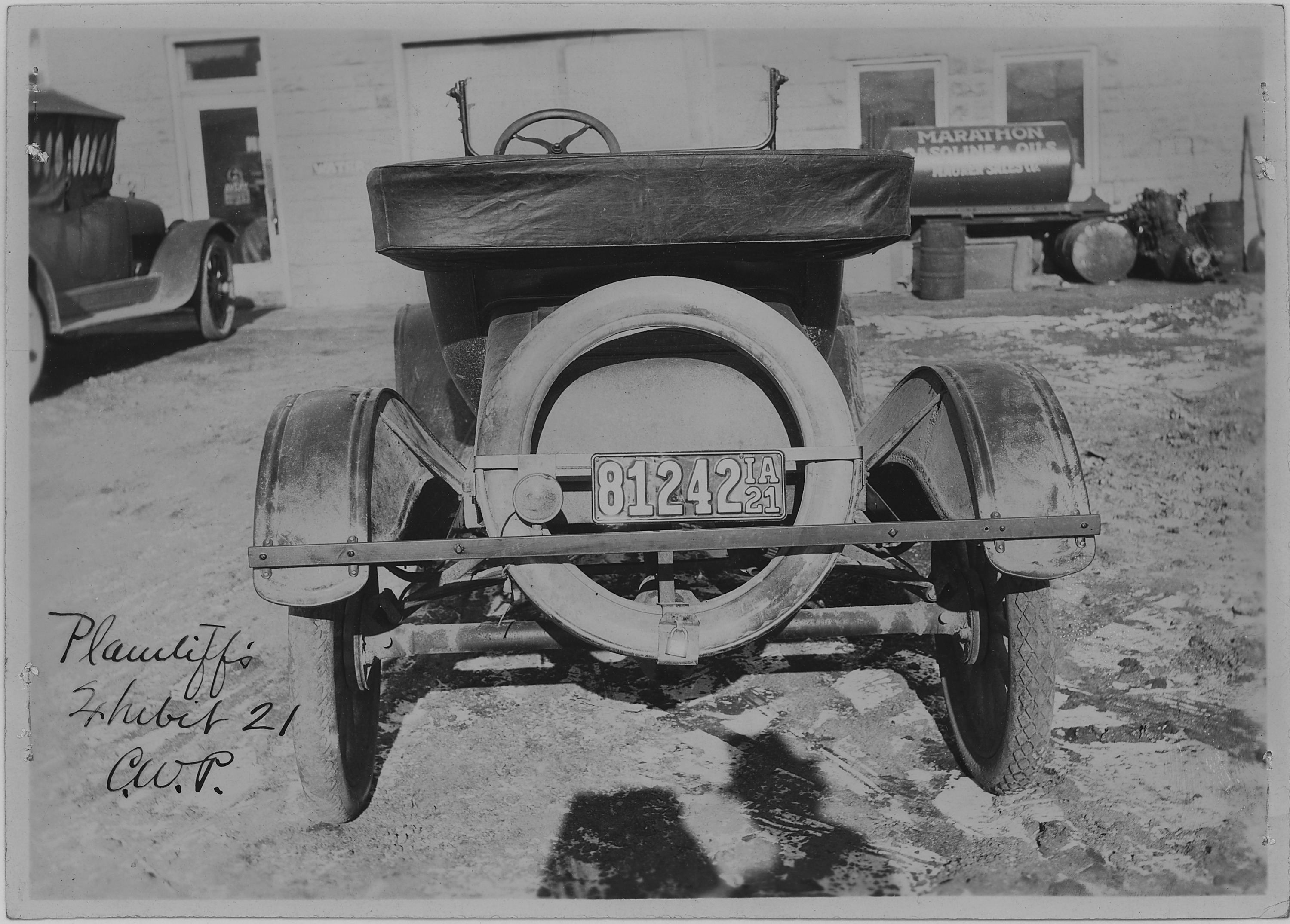 Rear view of cars - NARA - 283738