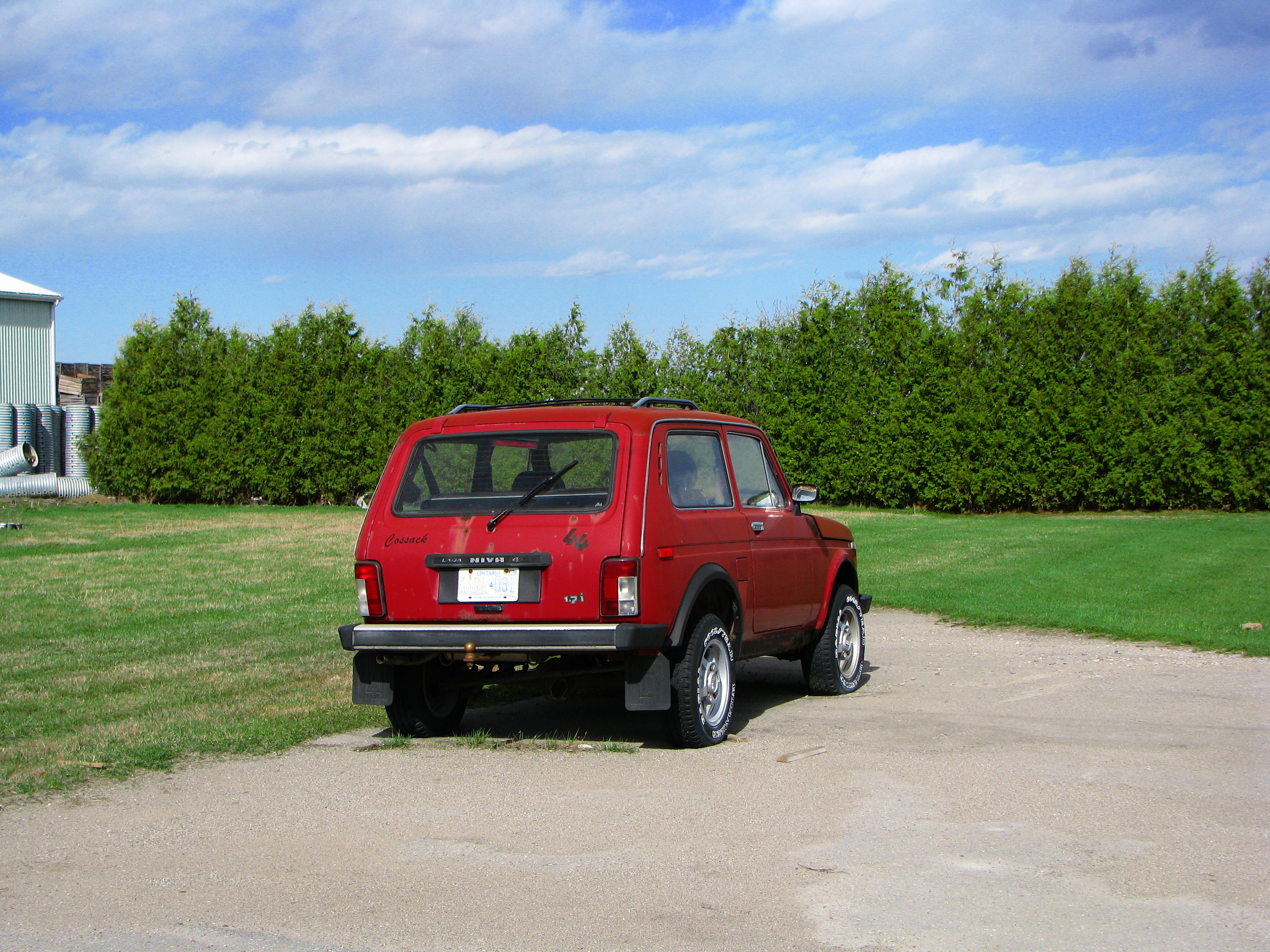 Red Lada Niva Cossack 1.7i in Schomberg, Ontario, Canada