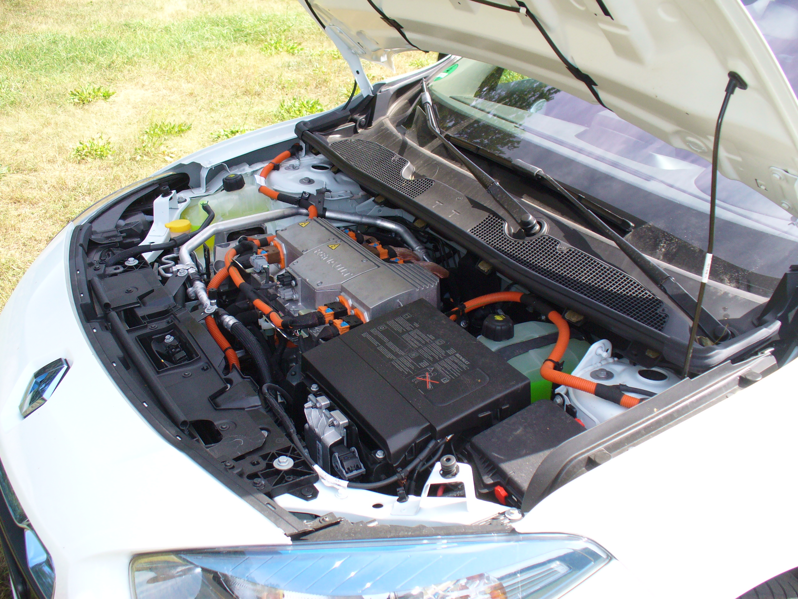 Renault-Fluenze-ZE Motorraum links