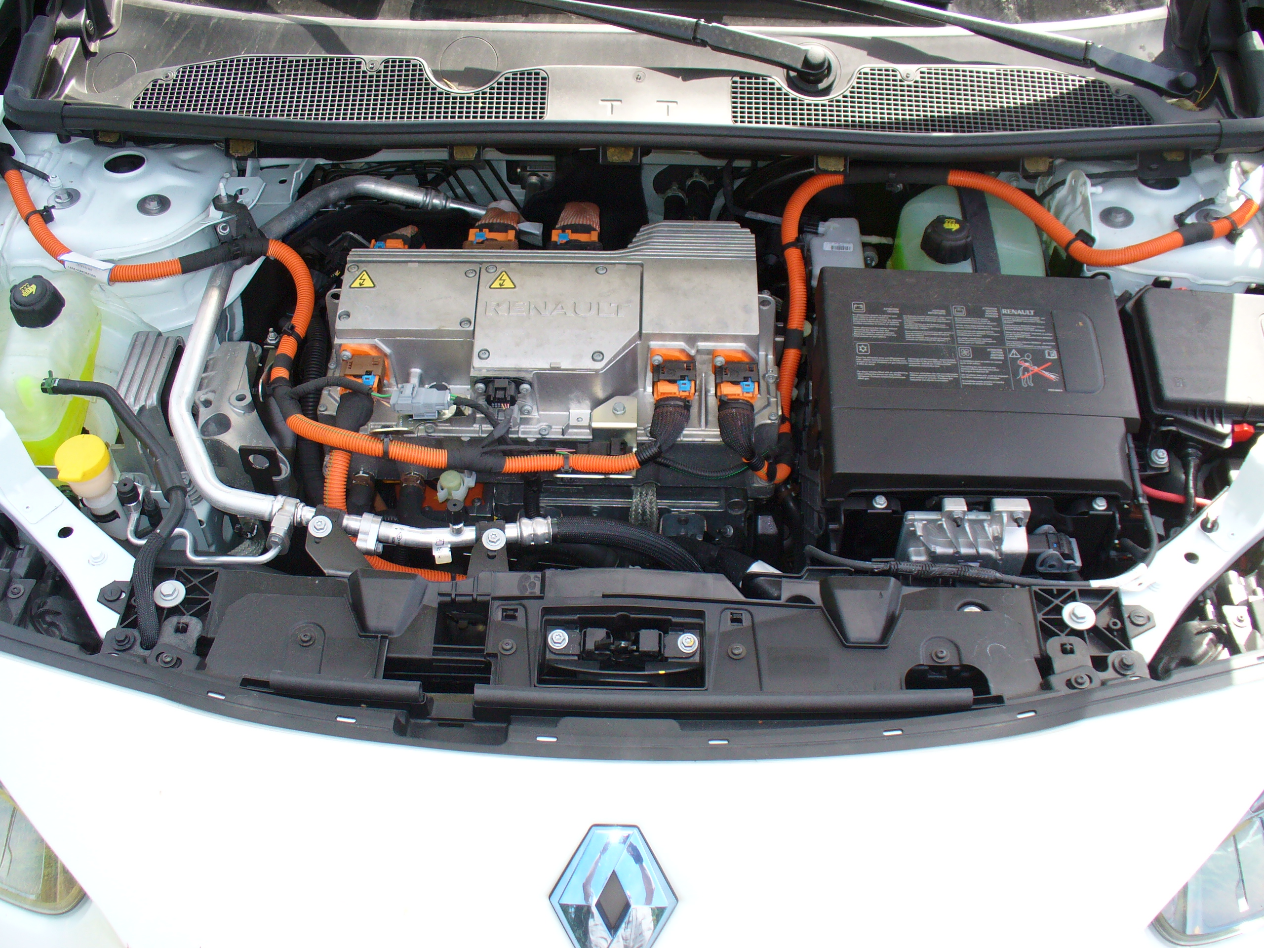 Renault-Fluenze-ZE Motorraum vorn-nah