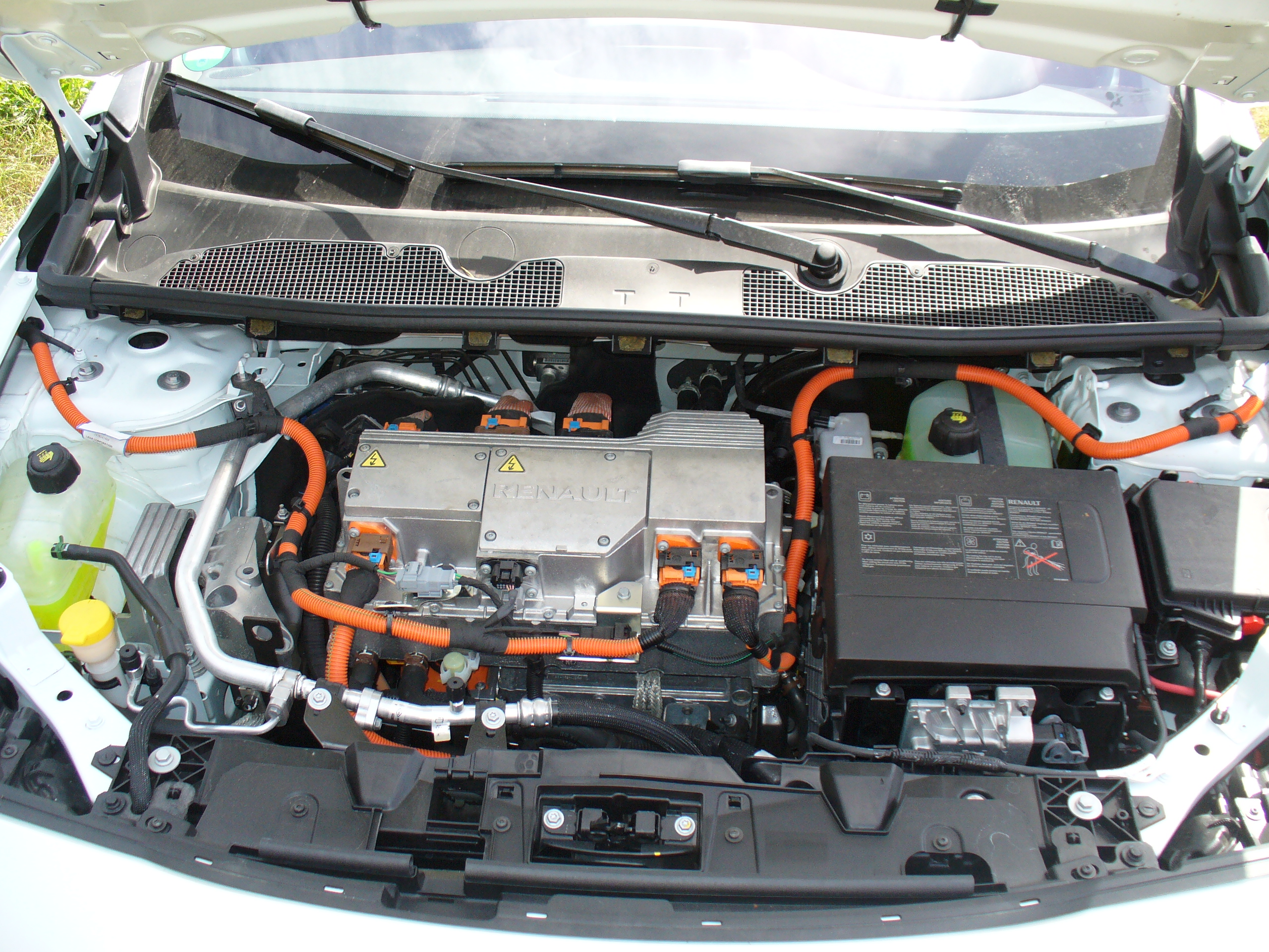 Renault-Fluenze-ZE Motorraum vorn-nah2