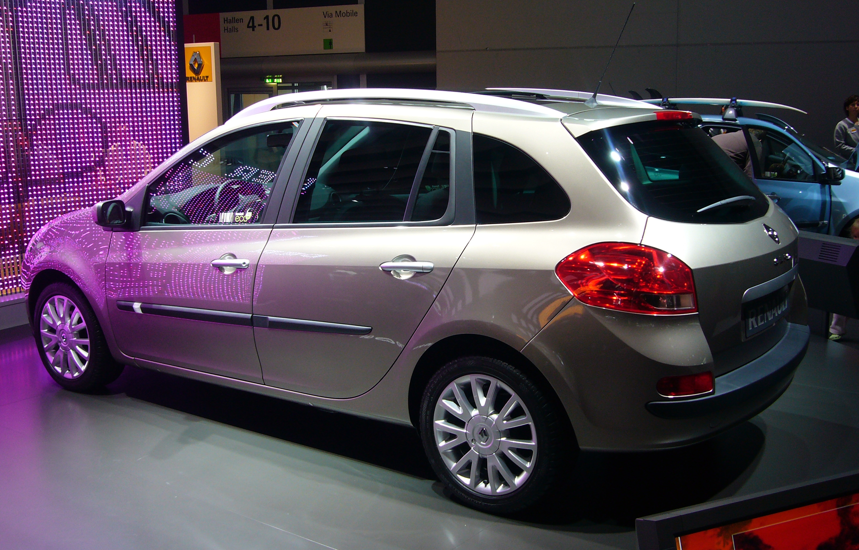 Renault Clio Estate (rear quarter)