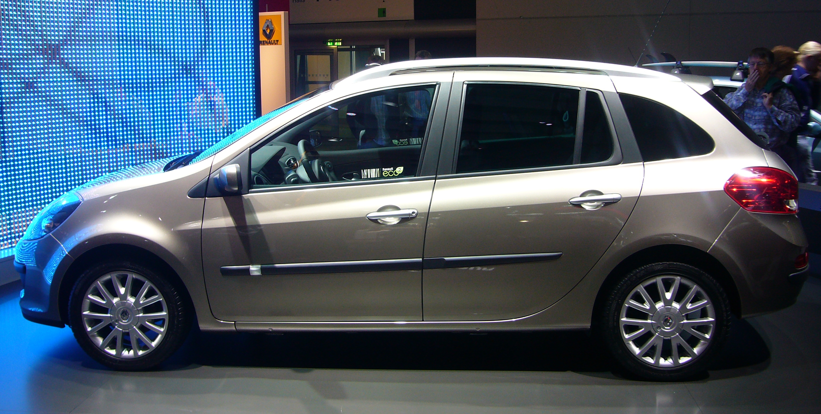Renault Clio Estate (side)