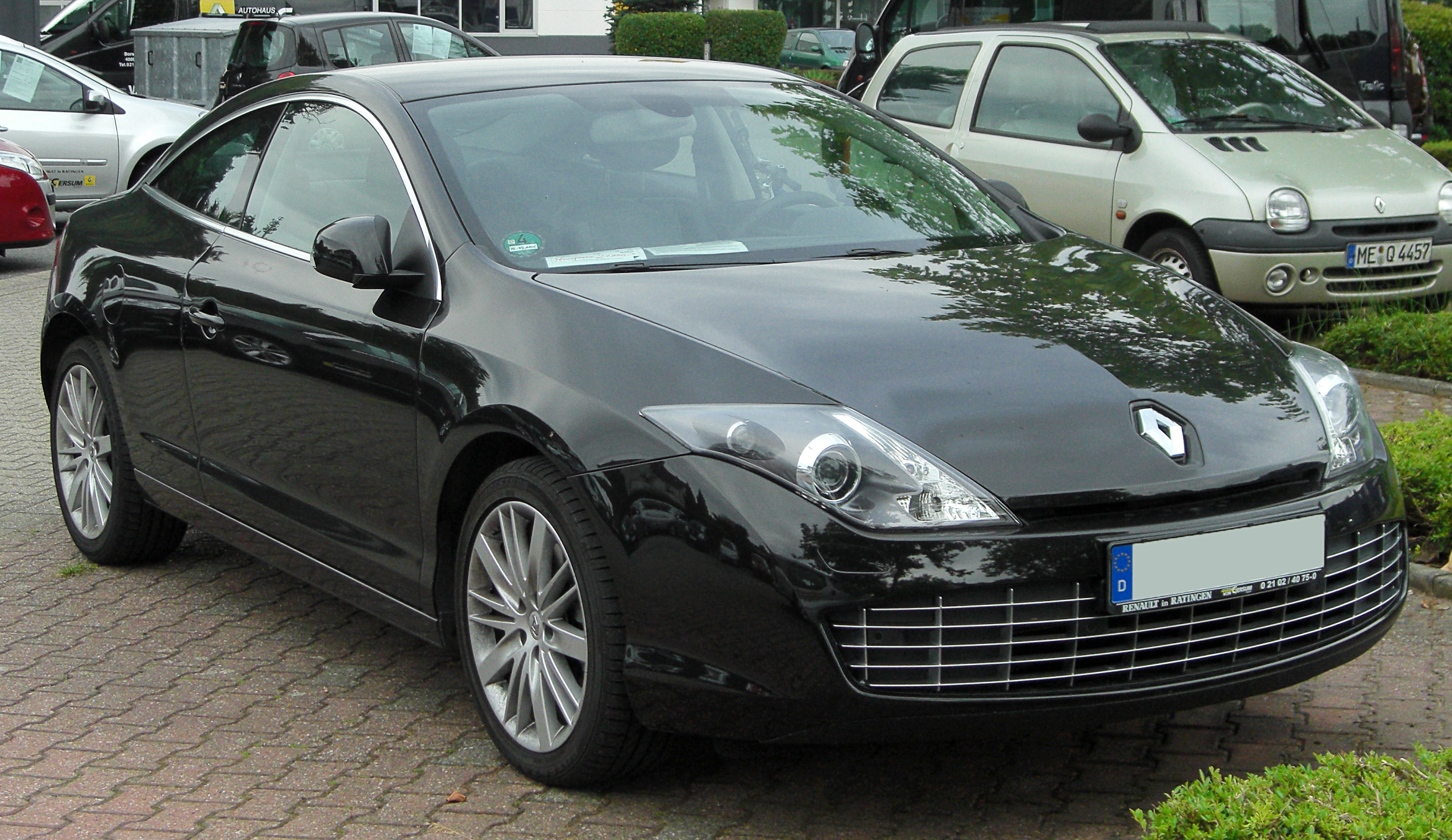 Renault Laguna III Coupé GT TCe 205 front 20100731