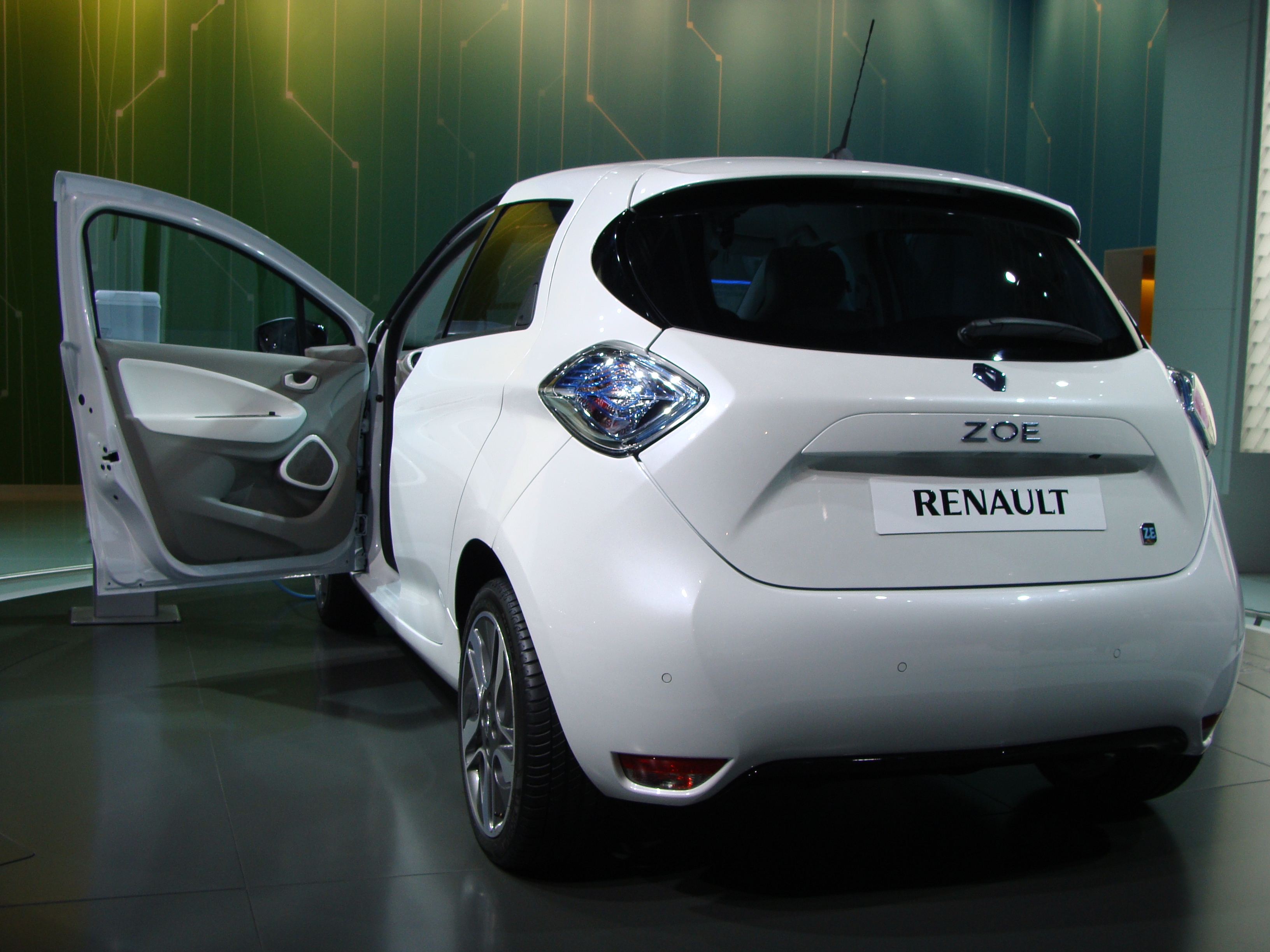 Renault Zoe on MIAS 2012 (rear view 1)