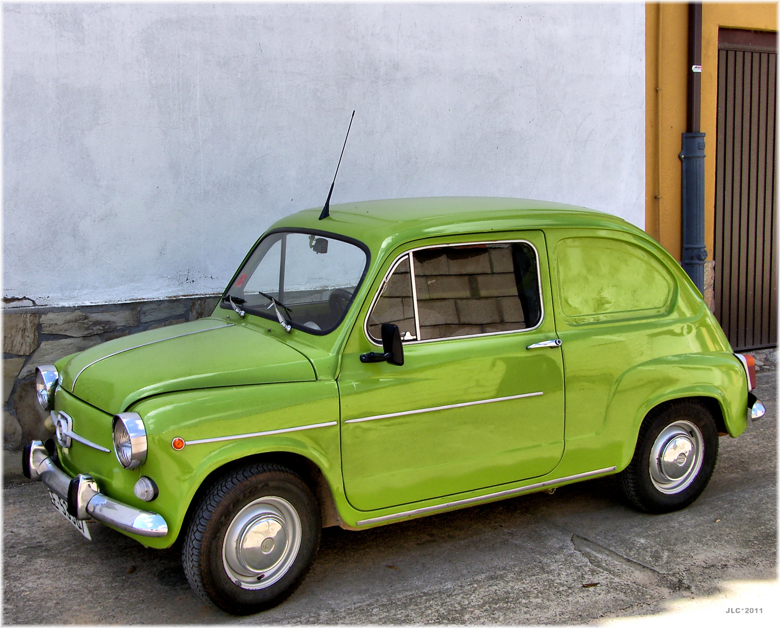 SEAT 600 green