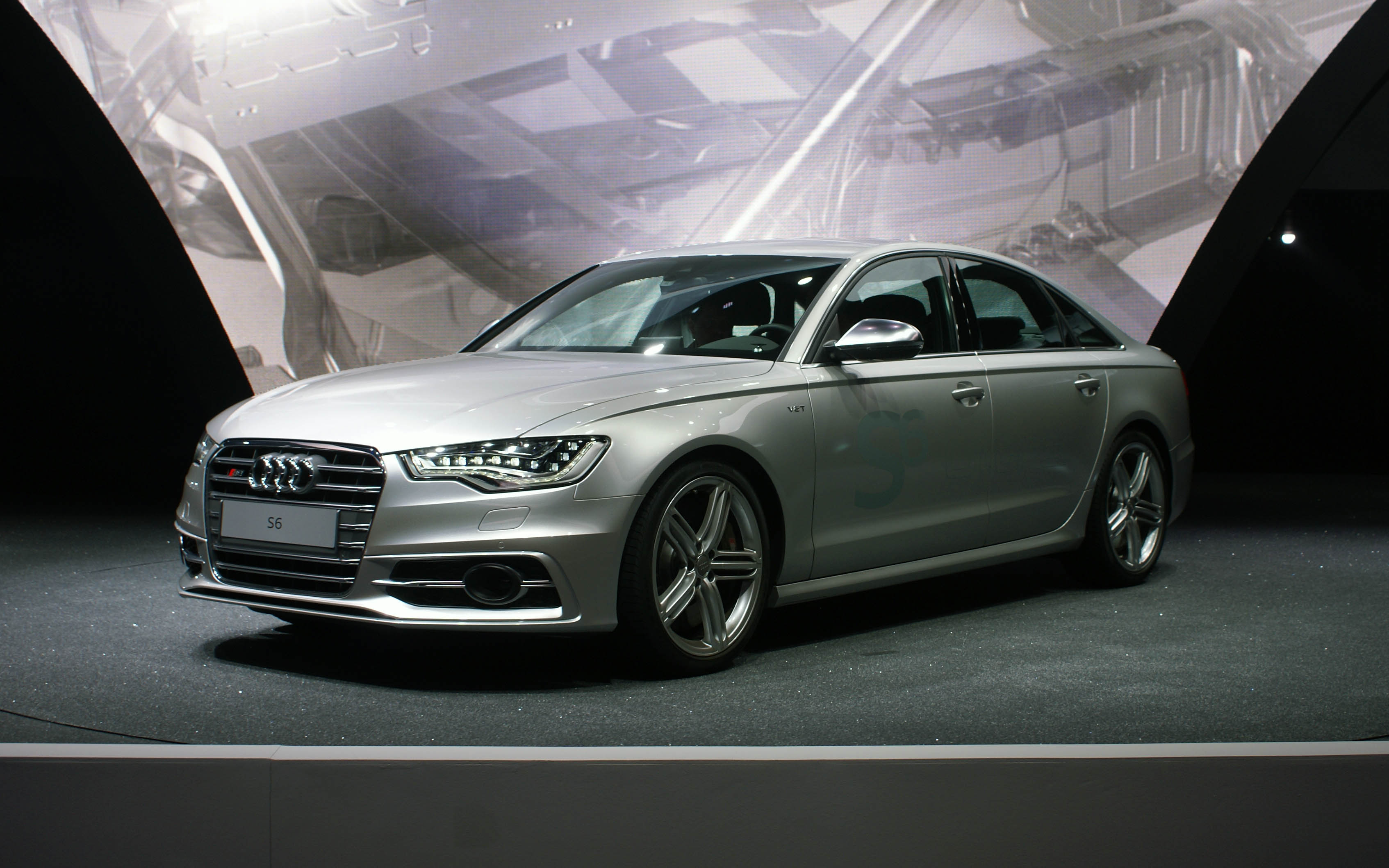 Silver Audi S6 C7 fl IAA 2011