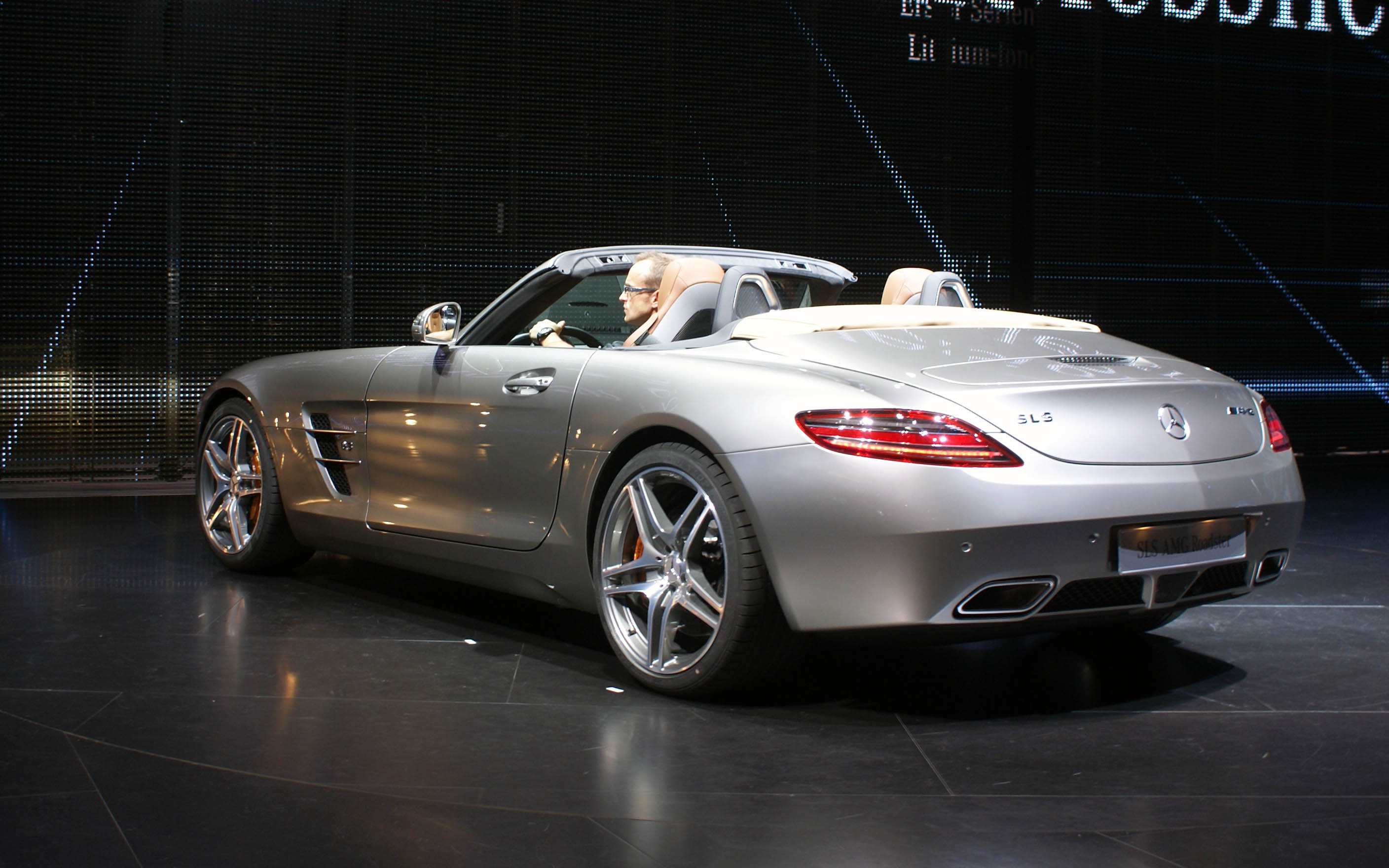 Silver Mercedes R197 rl op IAA 2011