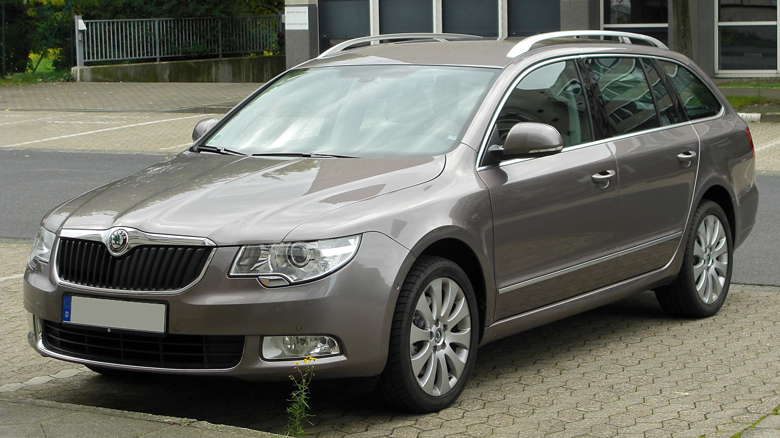Skoda Superb II Combi front 20100926