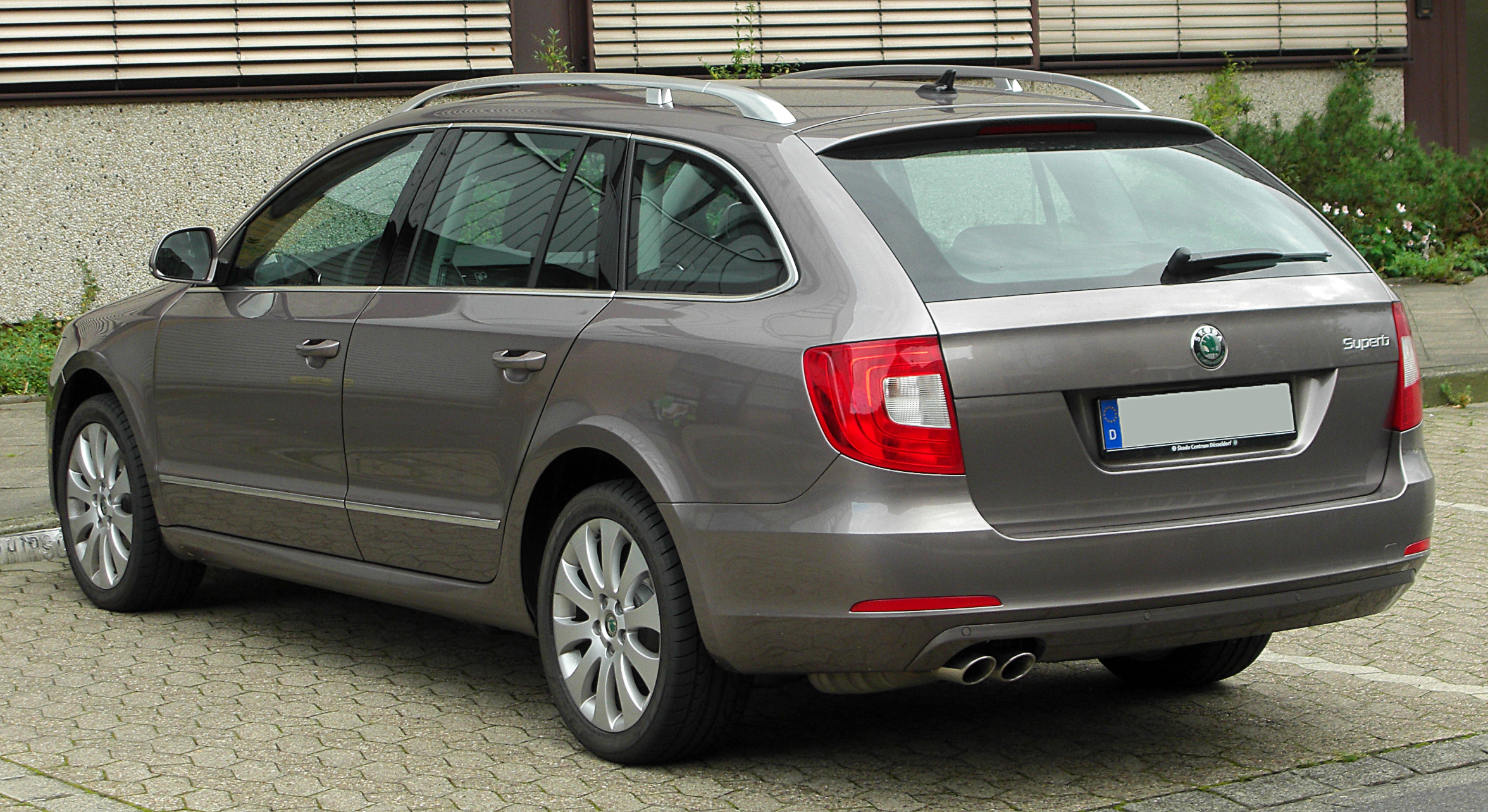 Skoda Superb II Combi rear 20100926