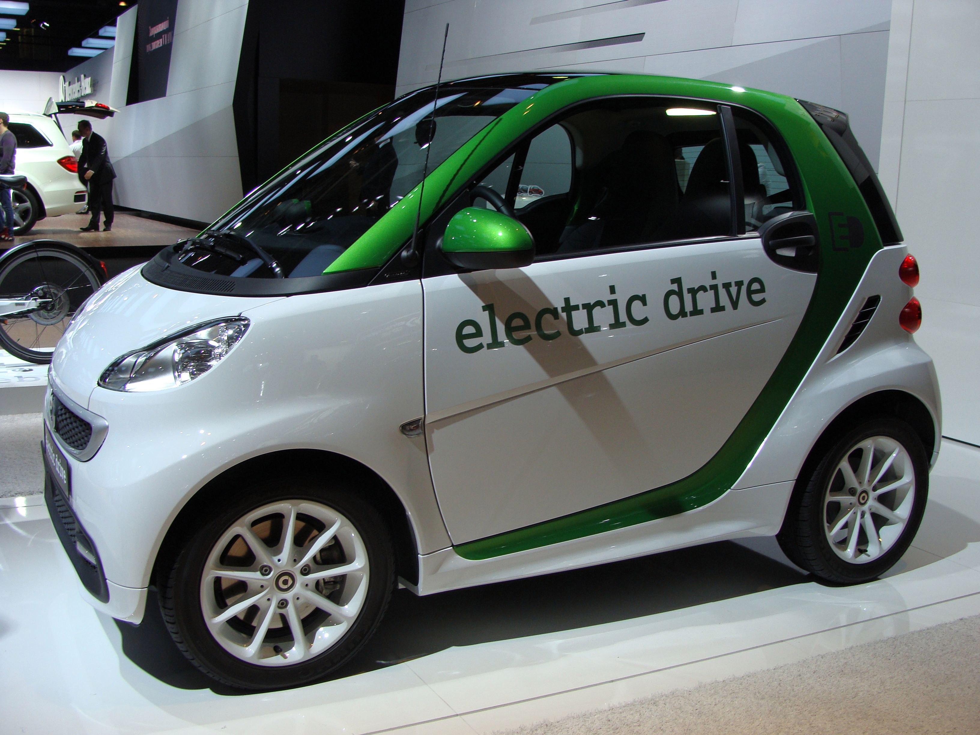 Smart Fortwo Coupé electric drive on MIAS 2012 (side view)