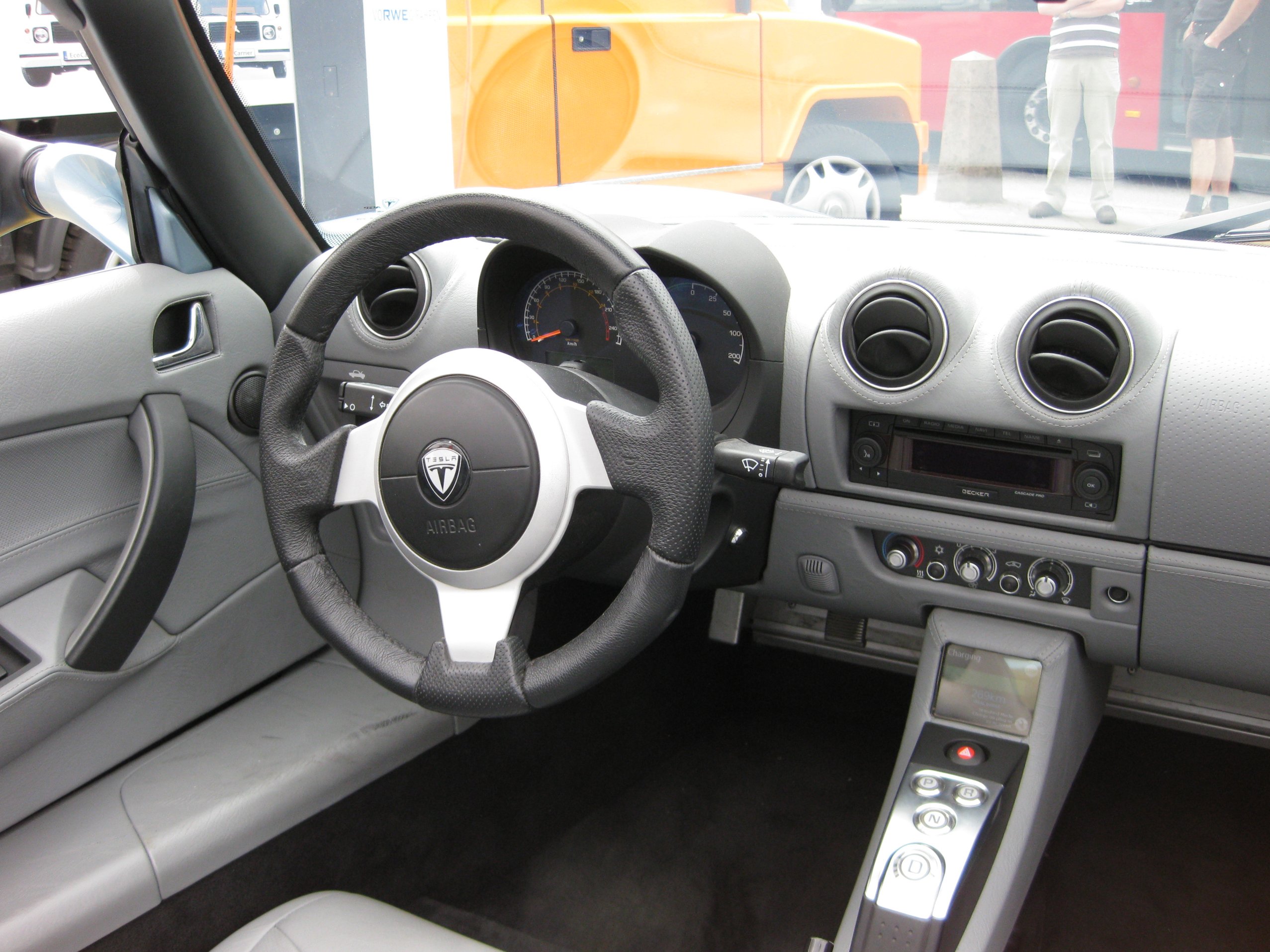 TeslaRoadsterCockpit