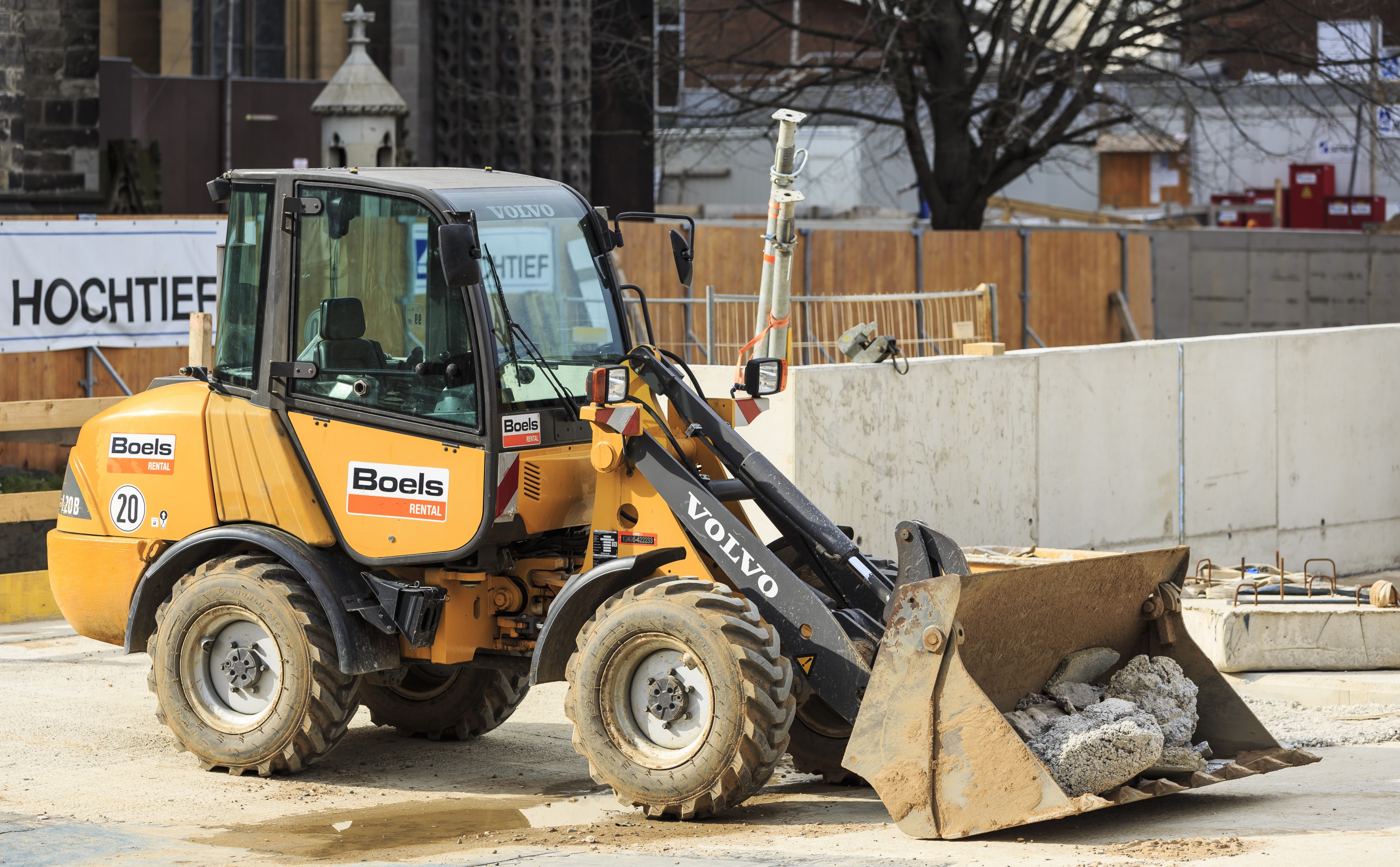 Cologne Germany Volvo-L20B-Loader-01