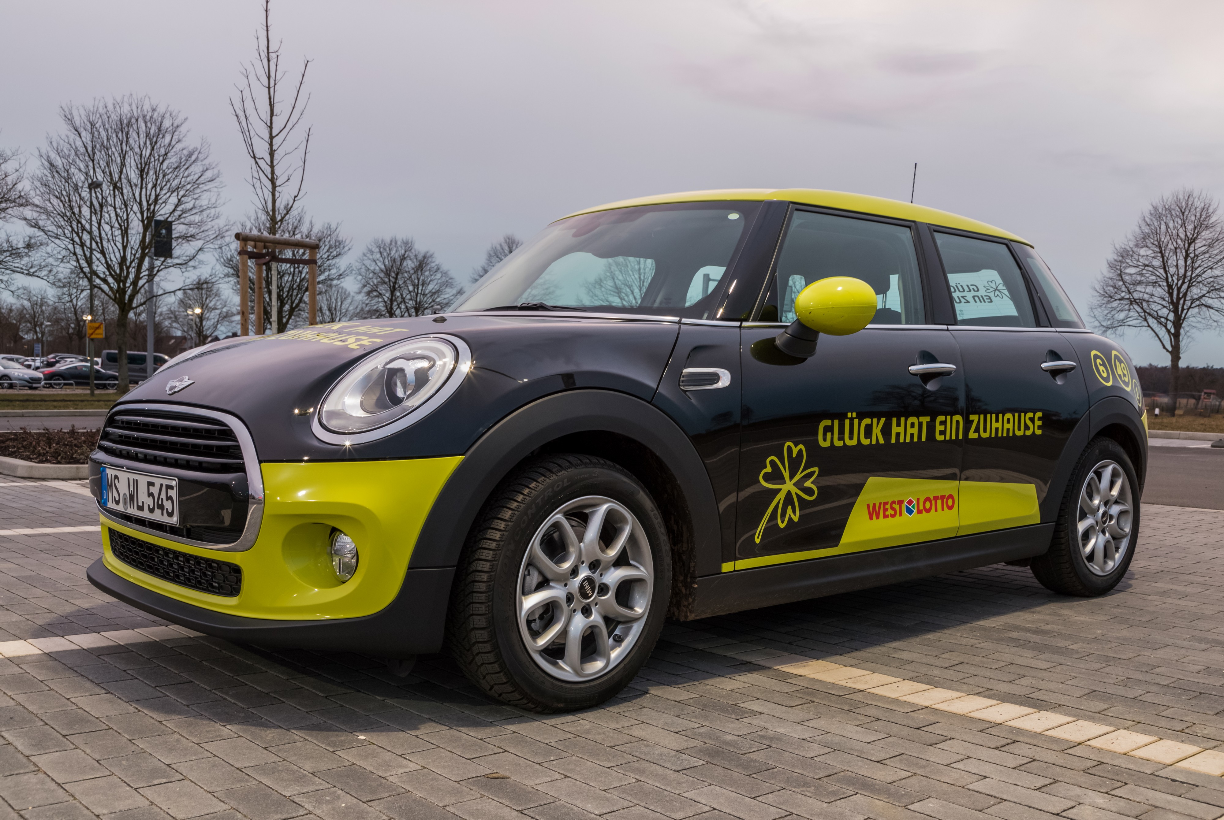 Dülmen, Parkplatz, BMW Mini -- 2018 -- 1567-71