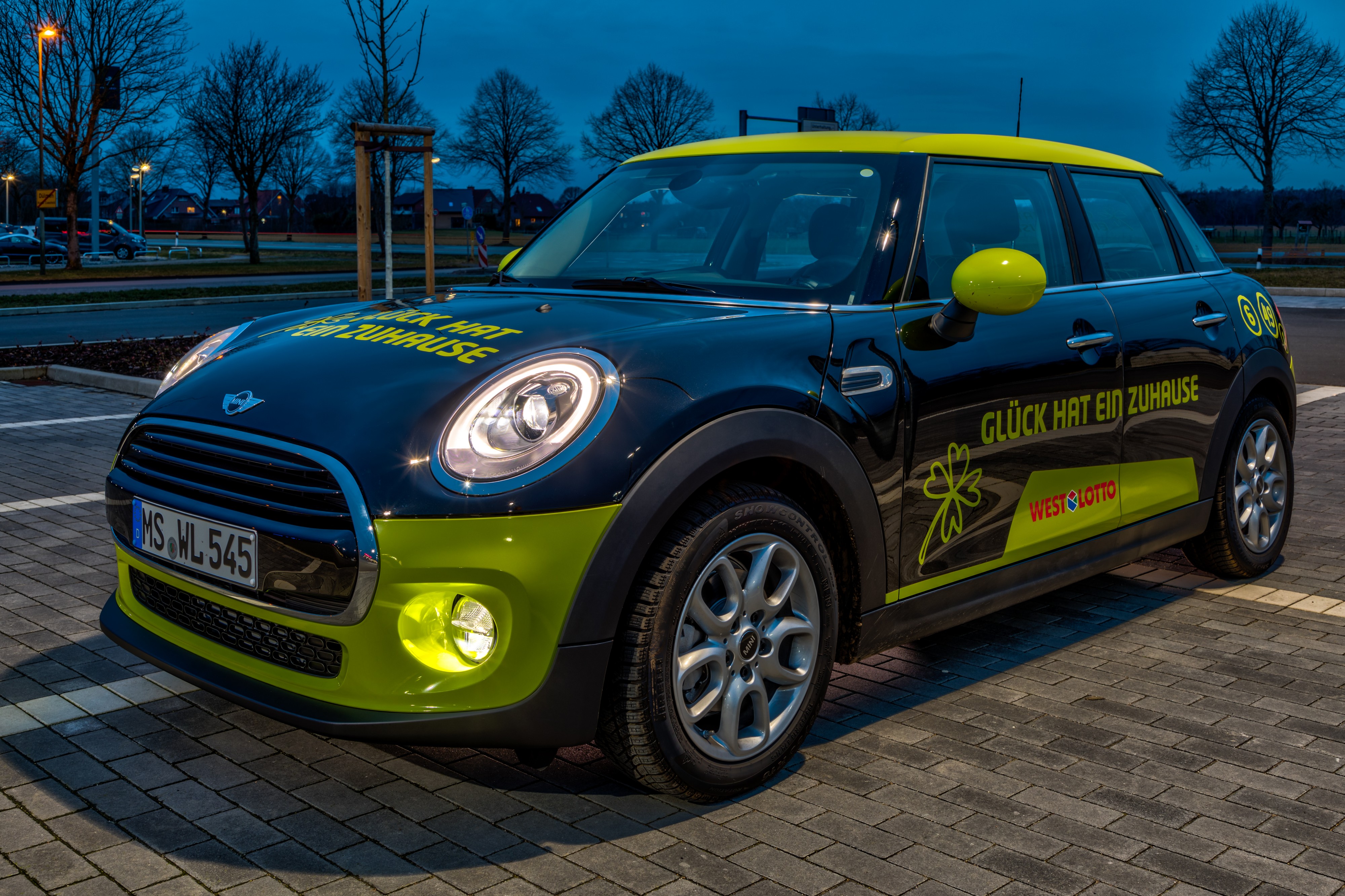 Dülmen, Parkplatz, BMW Mini -- 2018 -- 1593-9