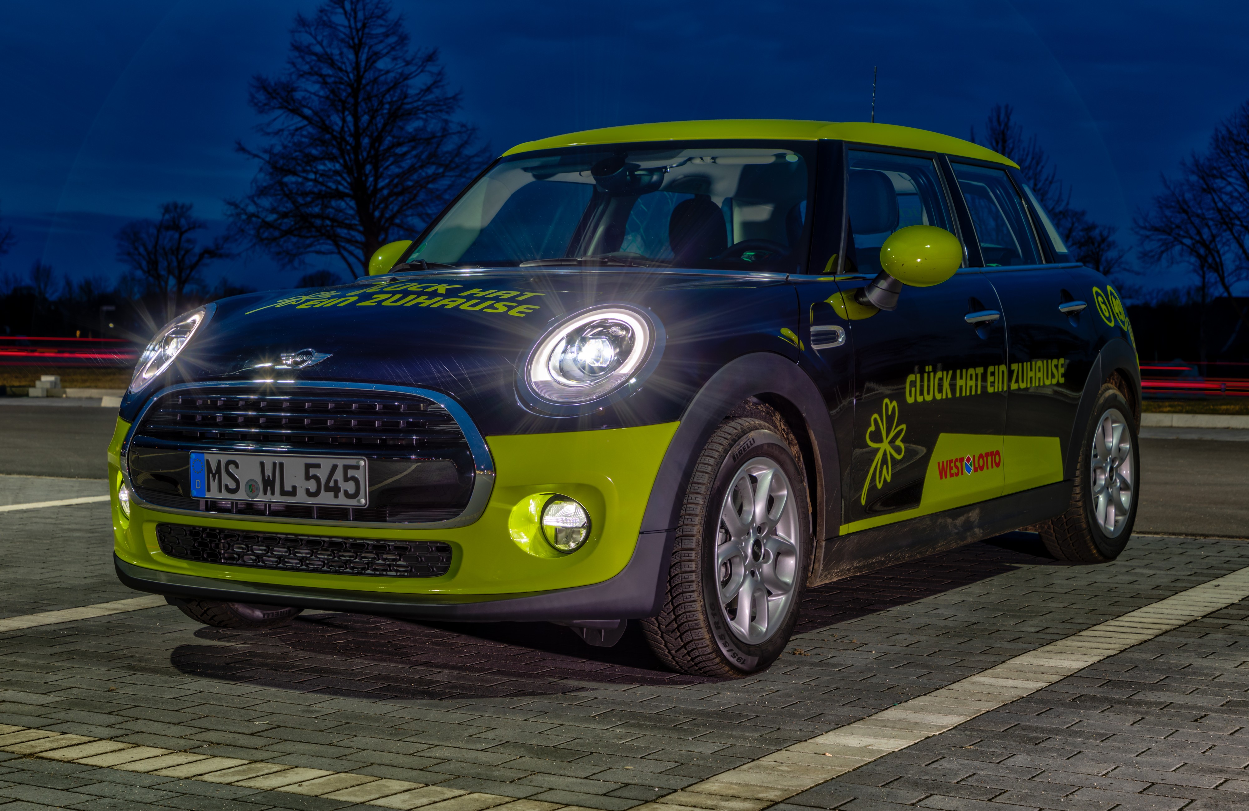 Dülmen, Parkplatz, BMW Mini -- 2018 -- 1622-8