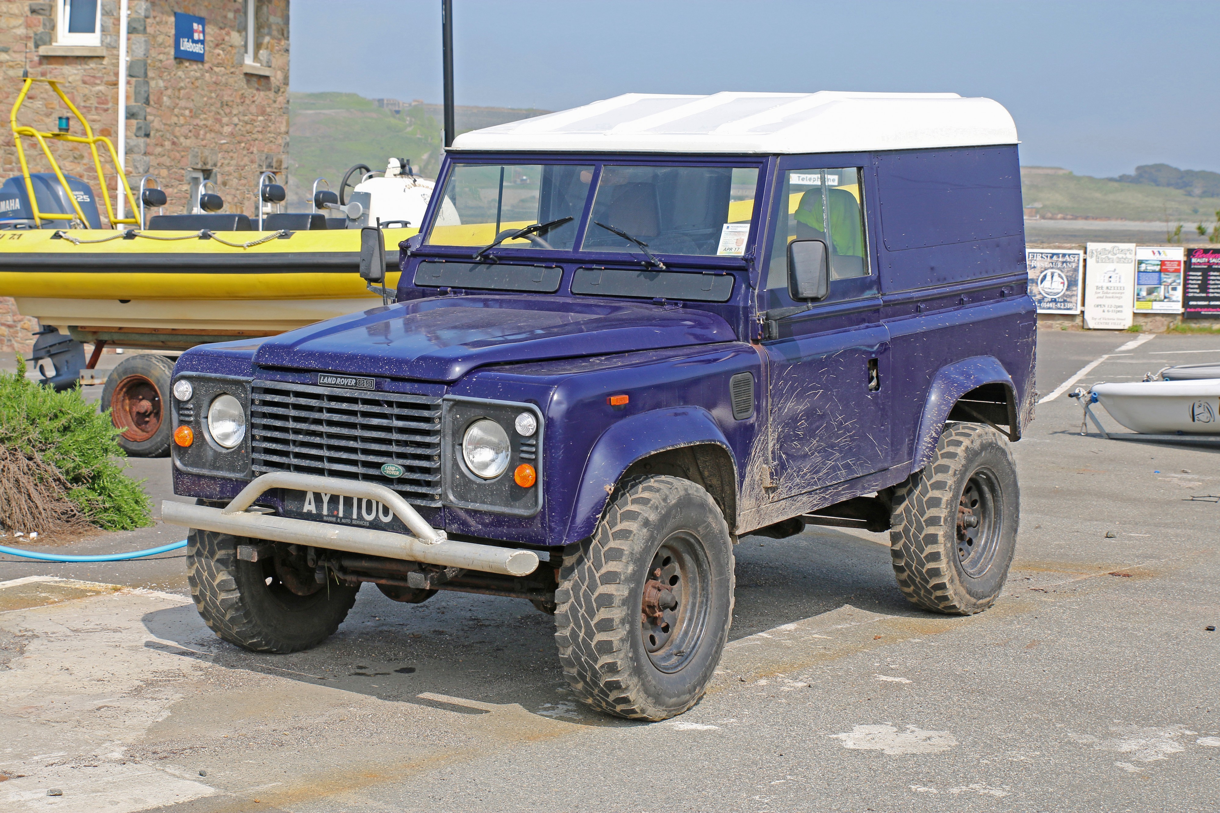 Defender in Alderney IMG 3900acc 