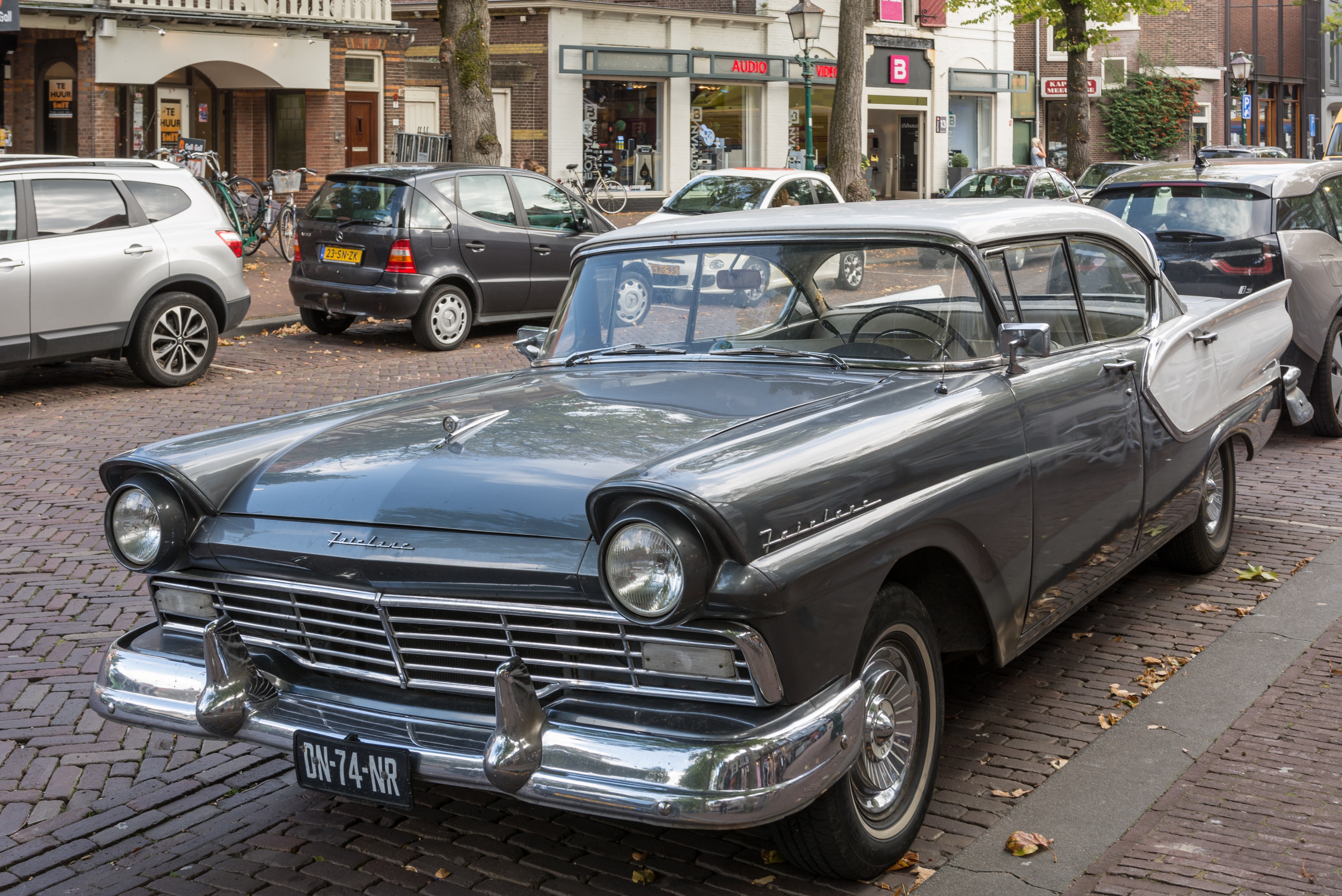 Ford Fairlane Victoria Sedan 1957