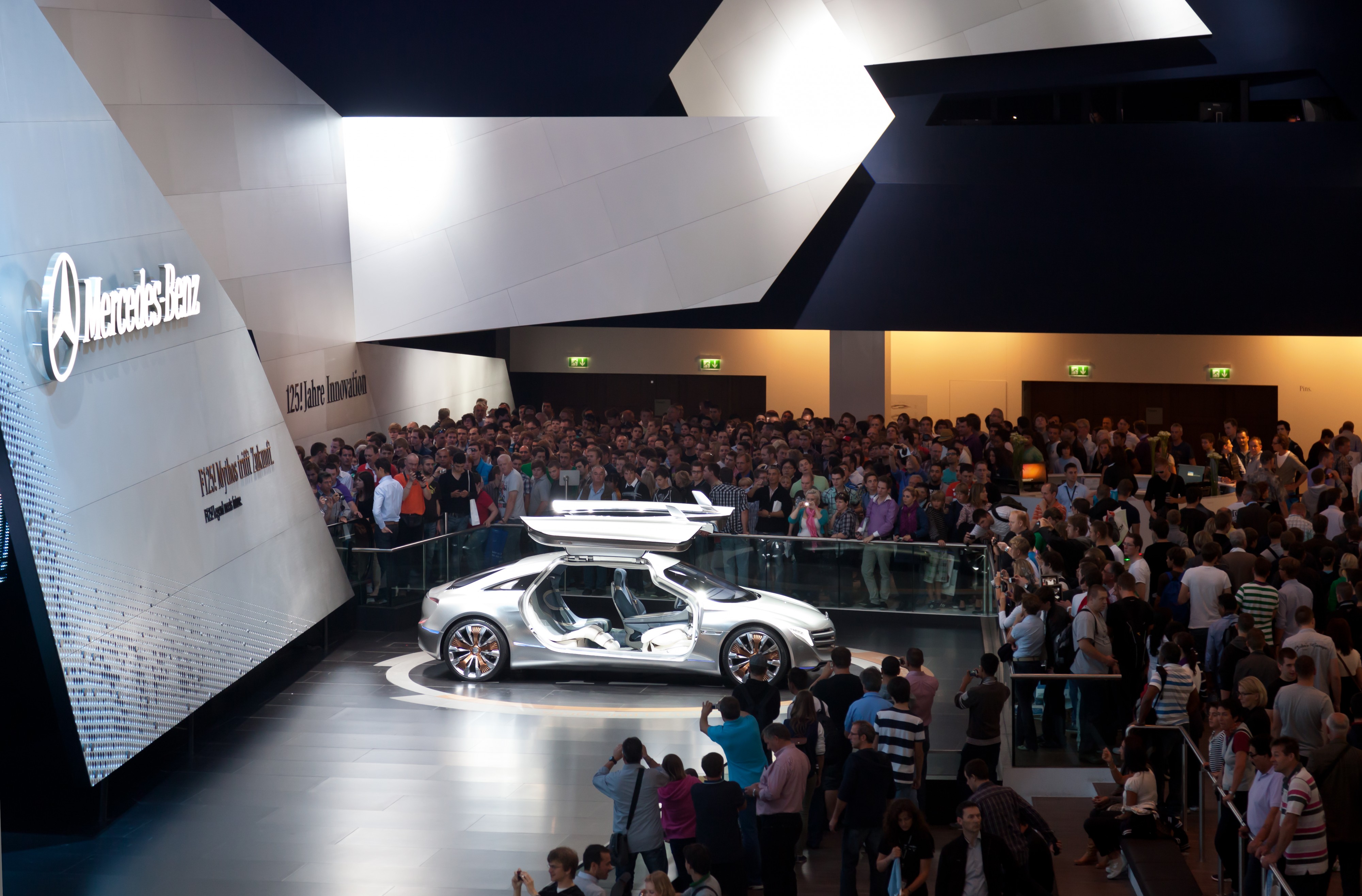 Mercedes-Benz IAA 2011 Eingang