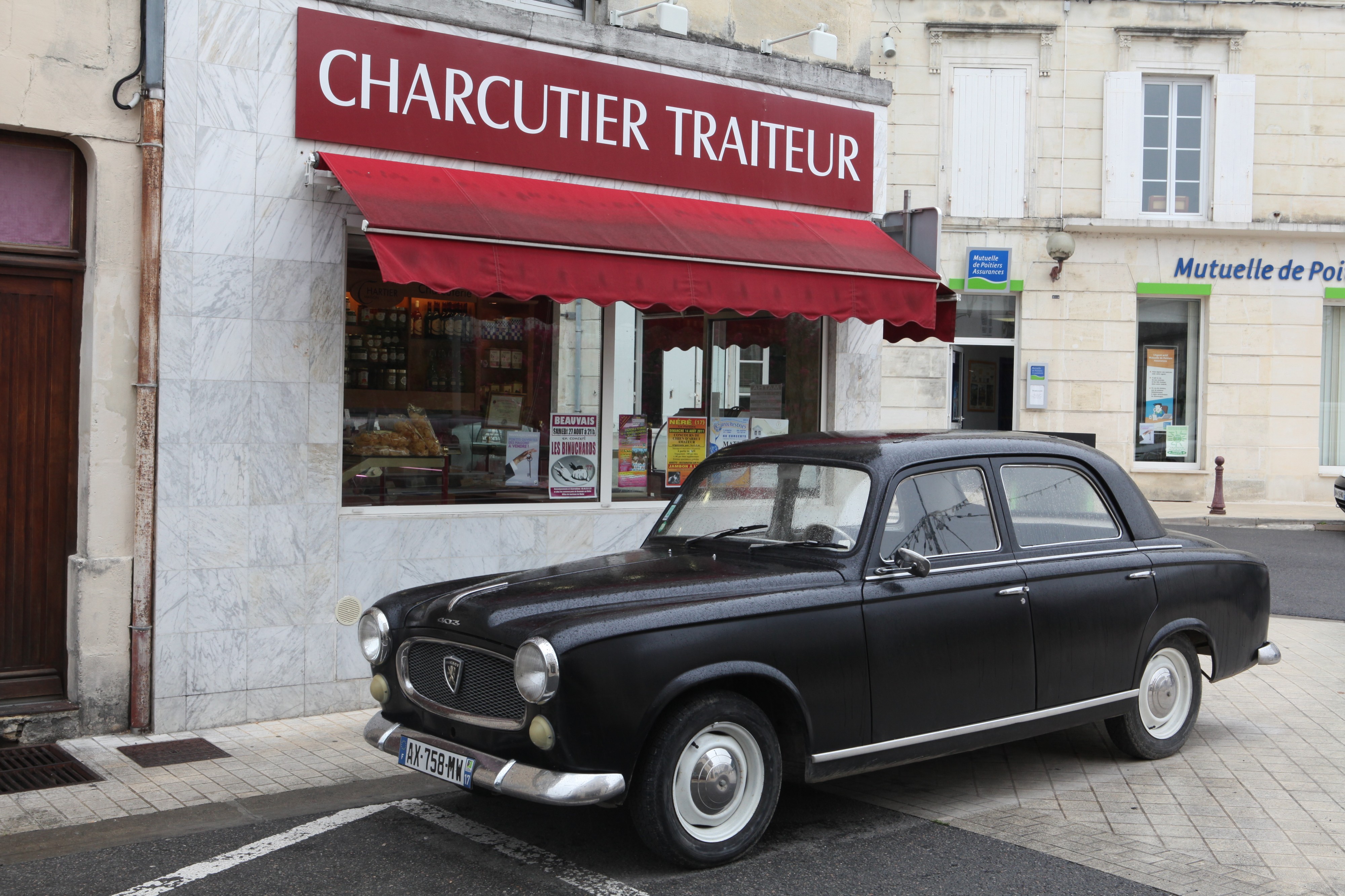 Peugeot 403 - Flickr - Joost J. Bakker IJmuiden