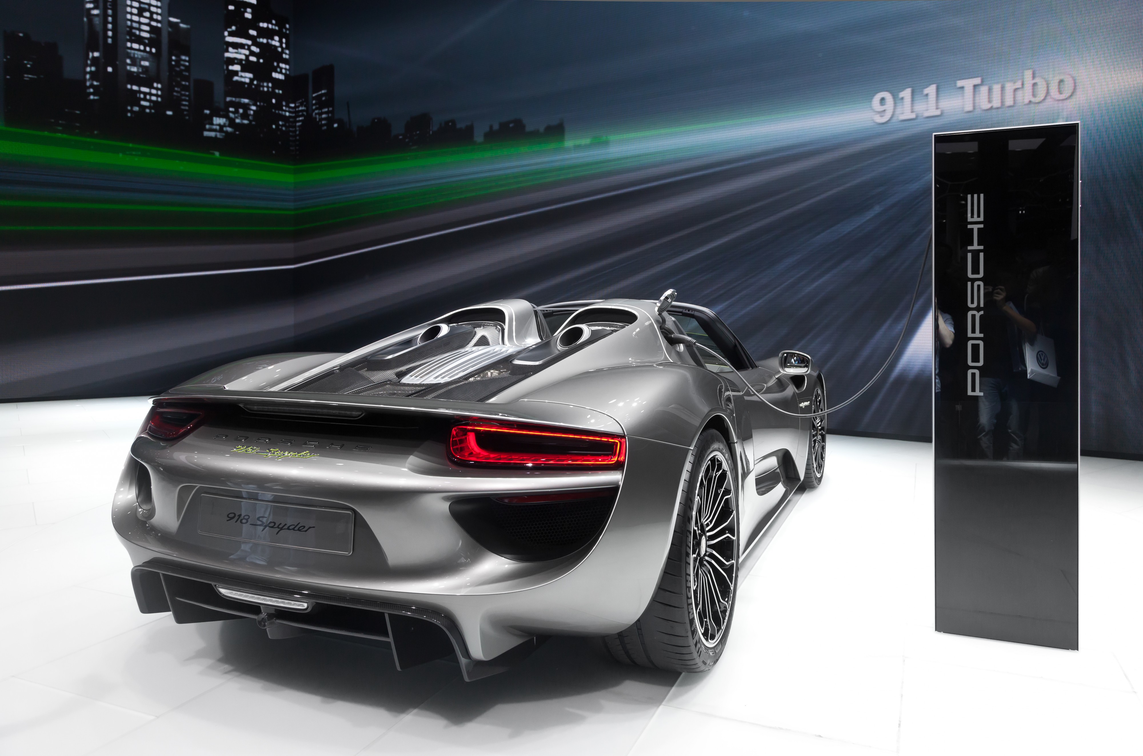 Porsche 918 Spyder IAA 2013 Heckansicht rechts