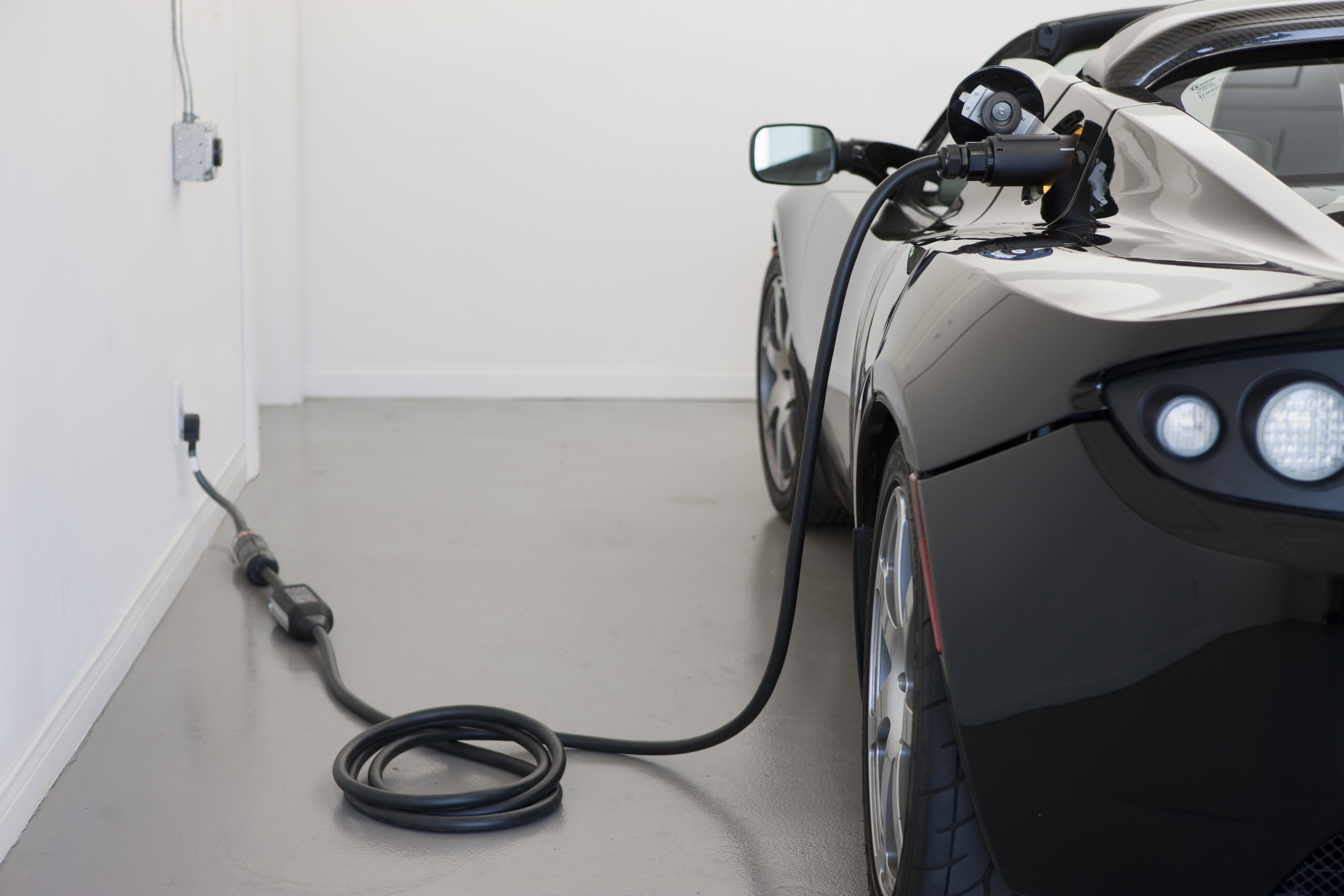 Roadster 2.5 charging