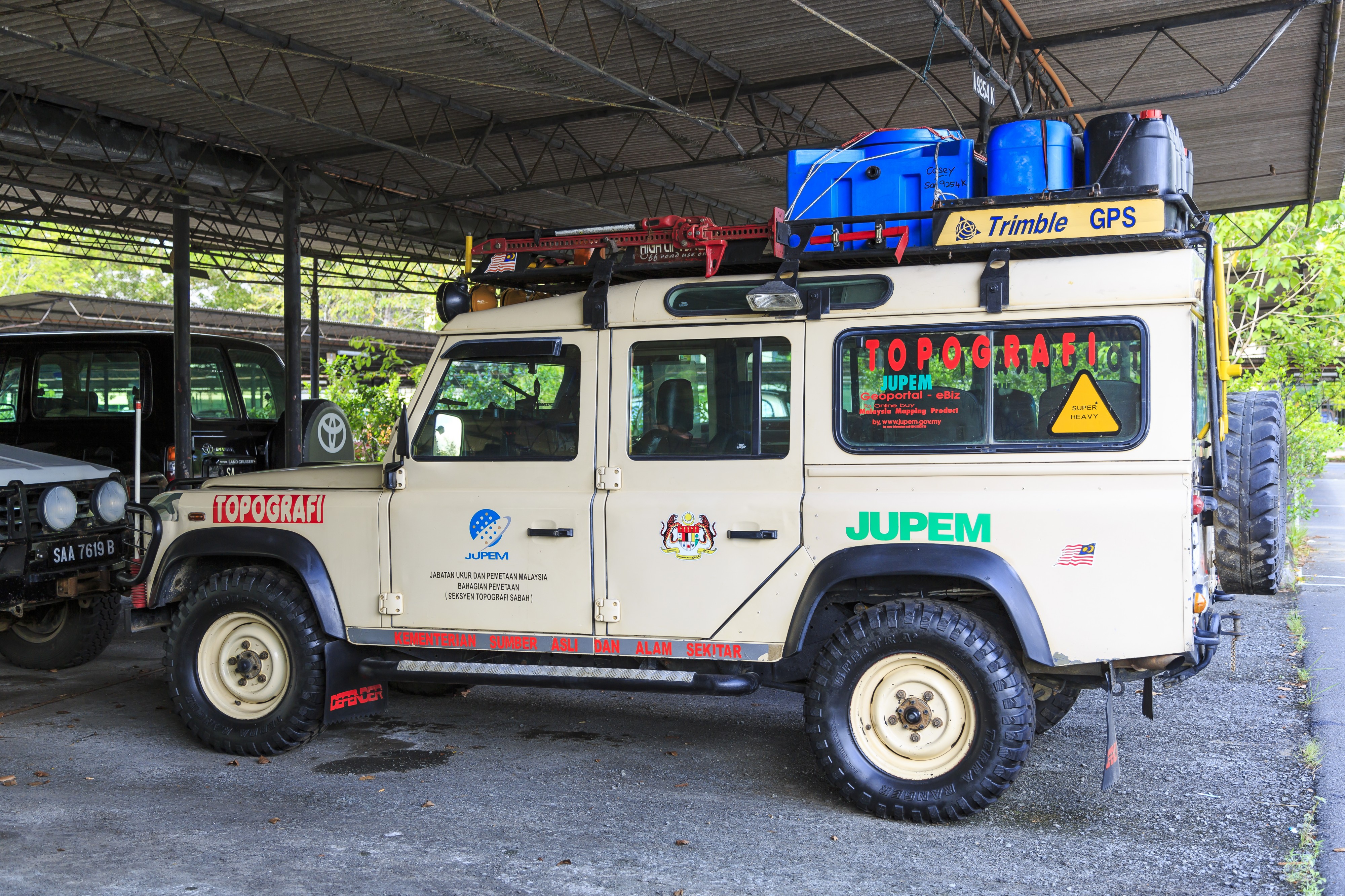 Sandakan Sabah Landrover-Defender-of-JUPEM-01